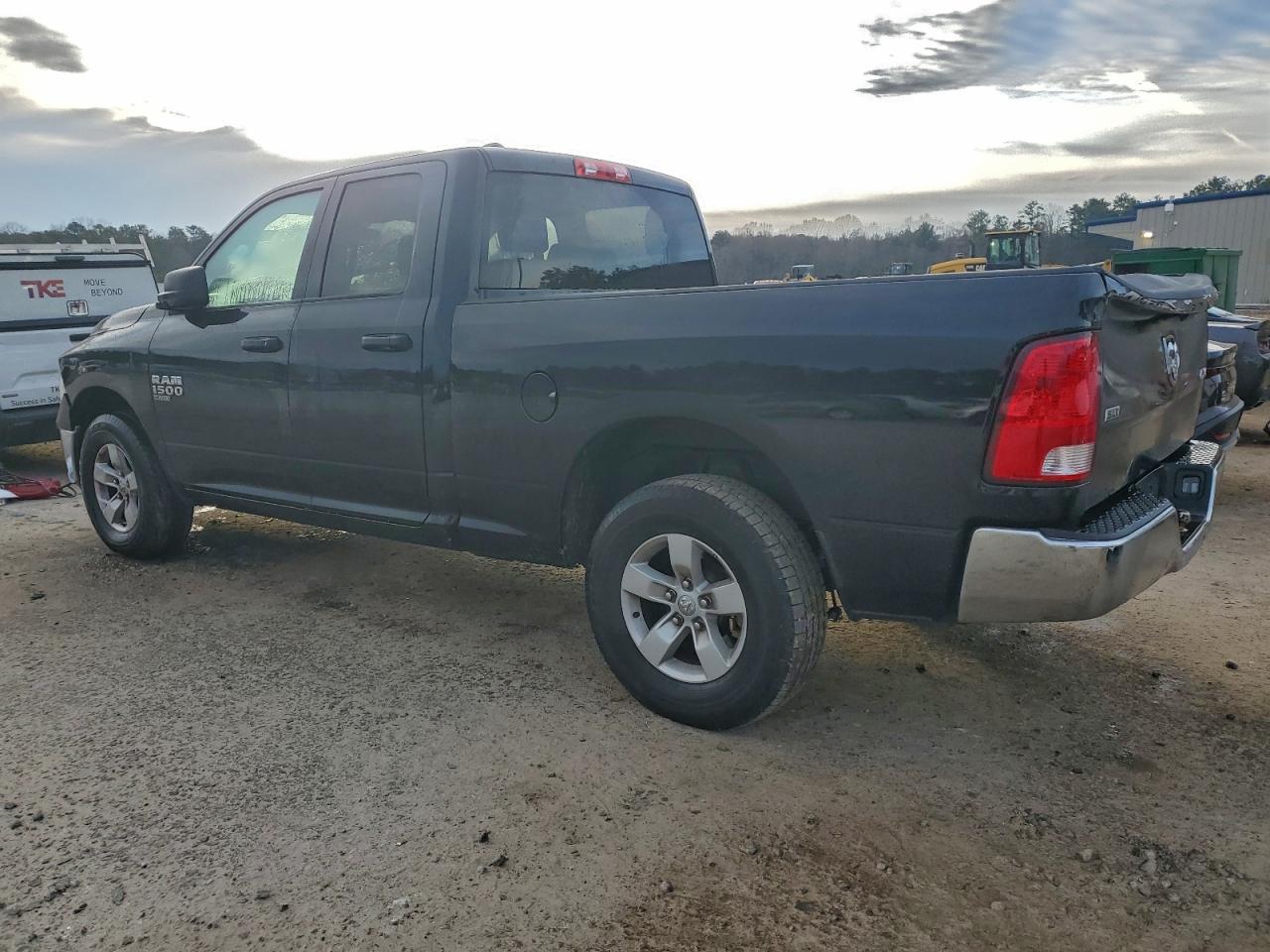 2024 RAM 1500 CLASSIC SLT photo 2