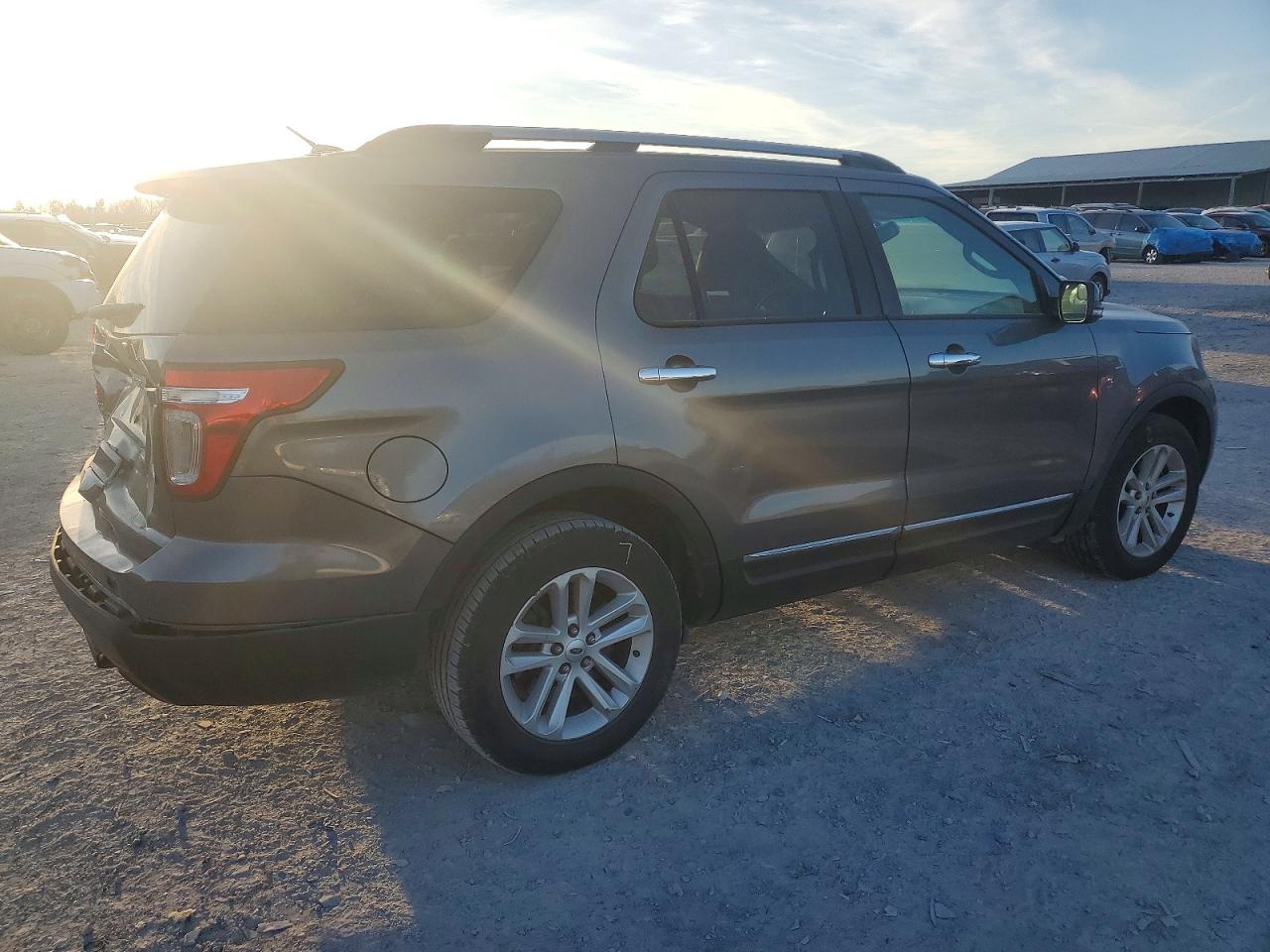 2014 FORD EXPLORER XLT photo 3