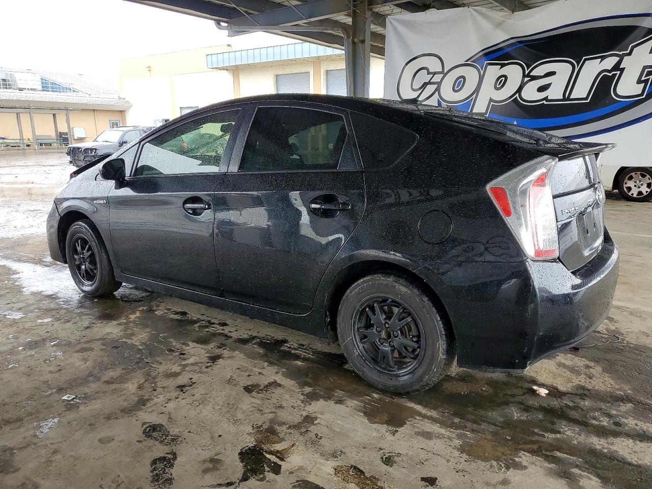 2015 TOYOTA PRIUS photo 2