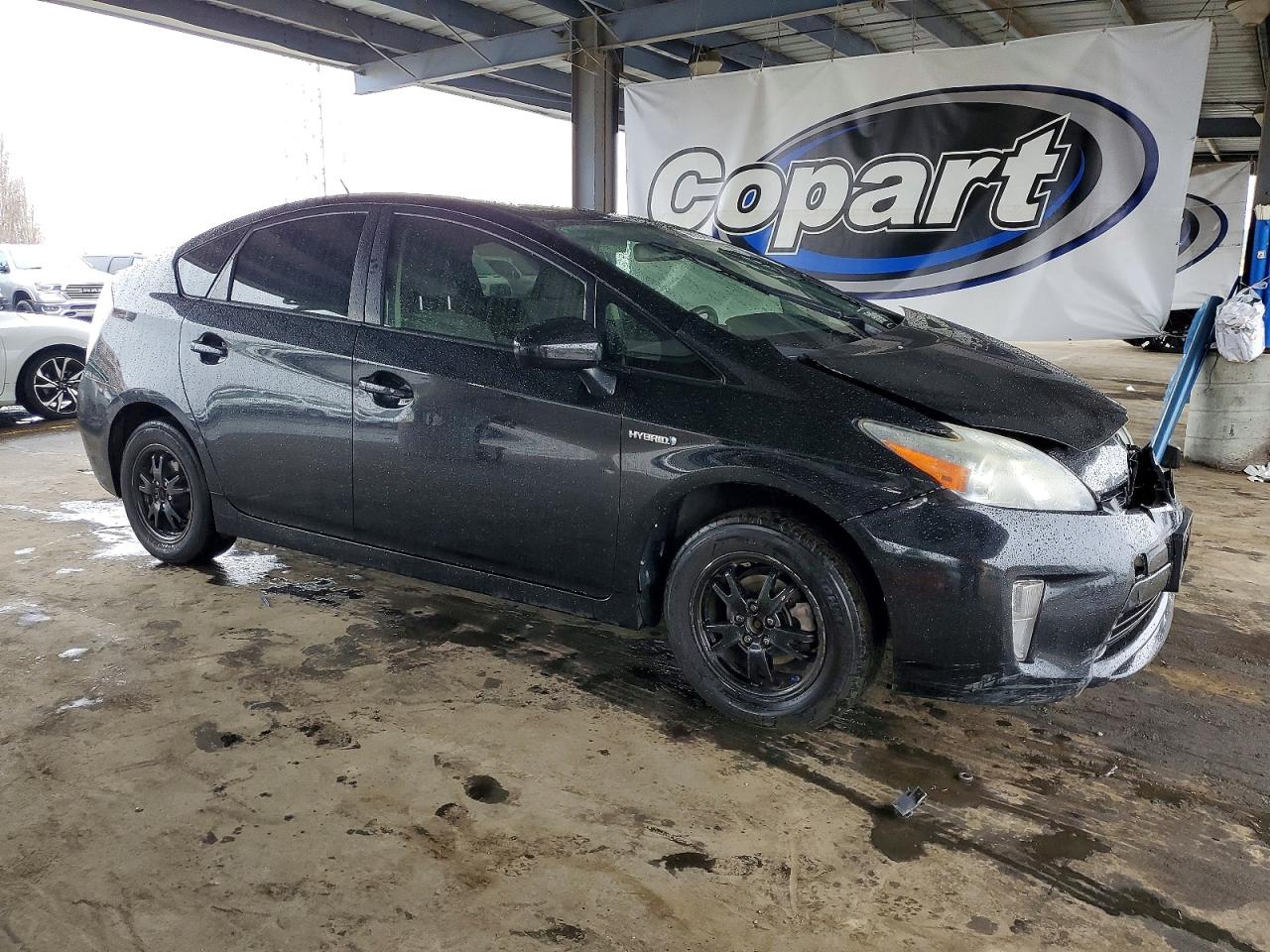 2015 TOYOTA PRIUS photo 4