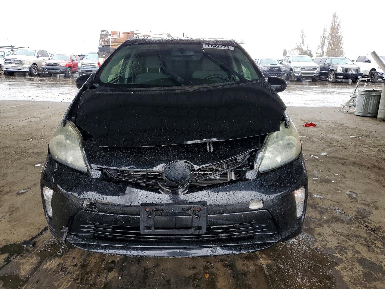 2015 TOYOTA PRIUS photo 5