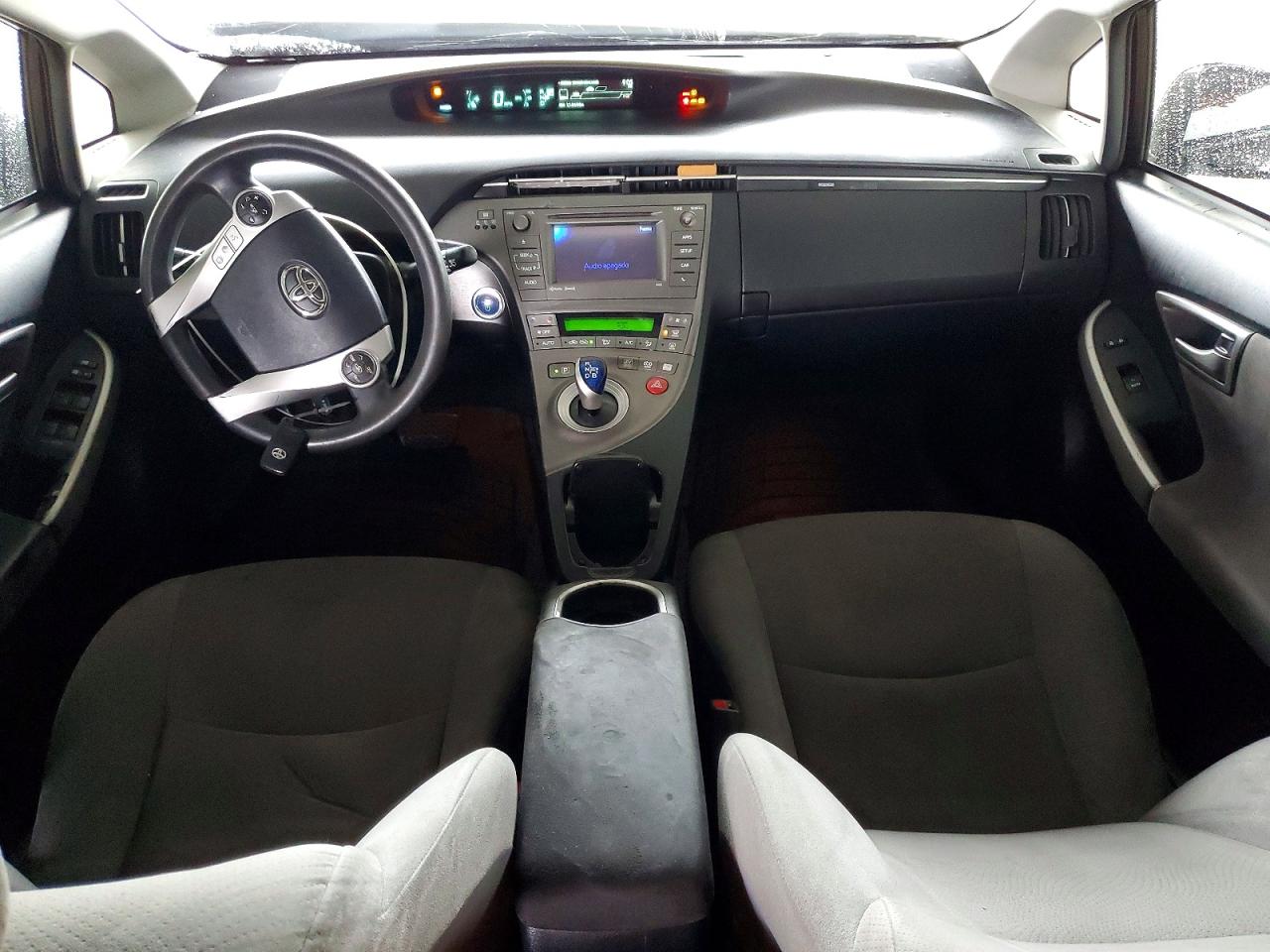 2015 TOYOTA PRIUS photo 8