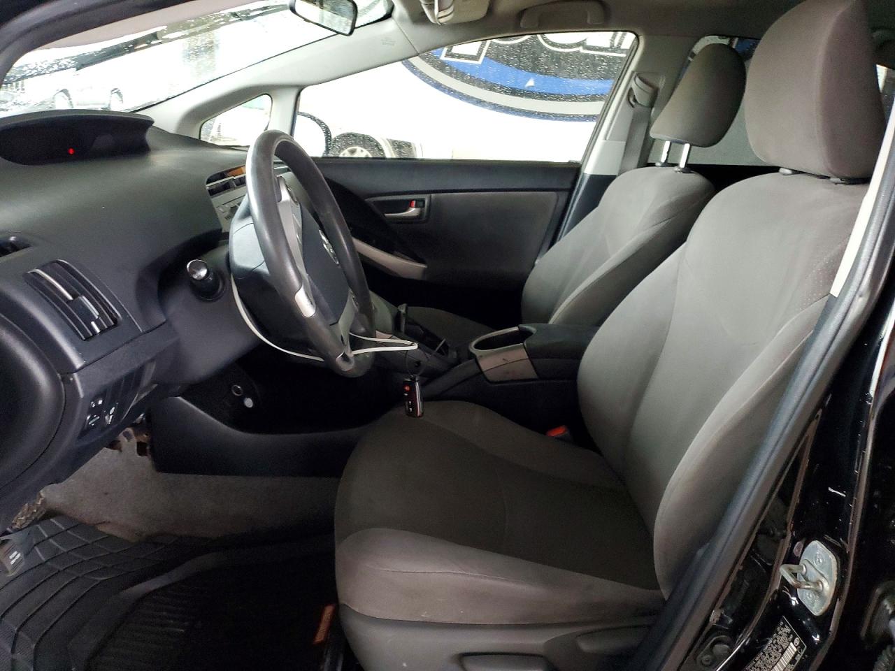 2015 TOYOTA PRIUS photo 7