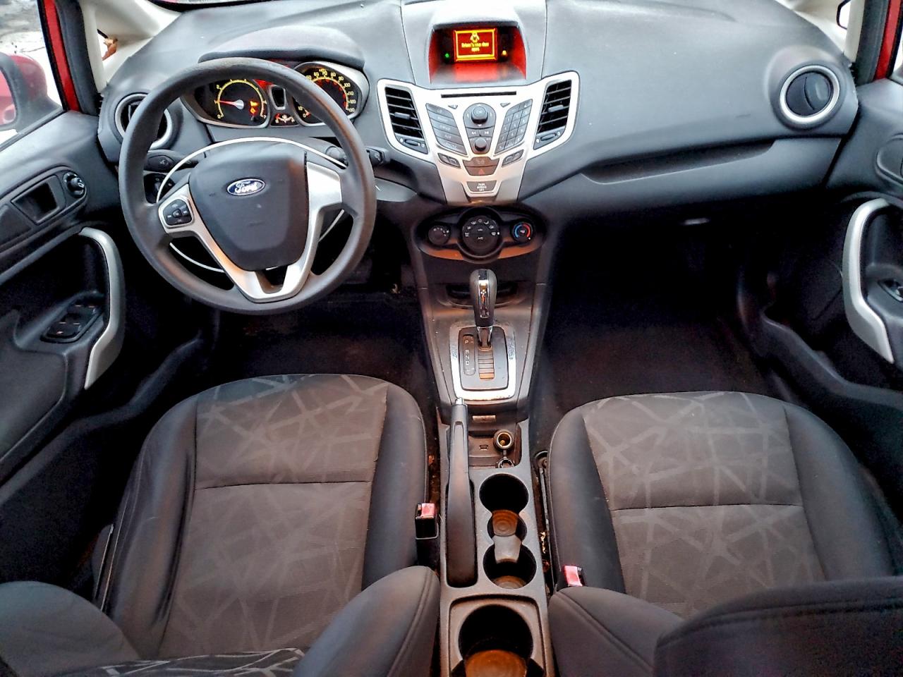 2011 FORD FIESTA SE photo 8