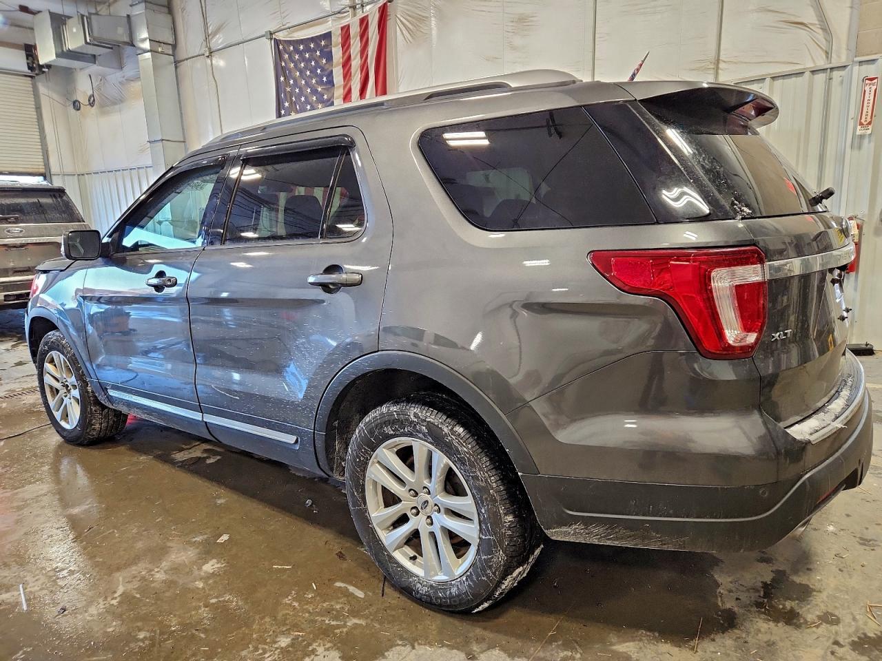 2018 FORD EXPLORER XLT photo 2