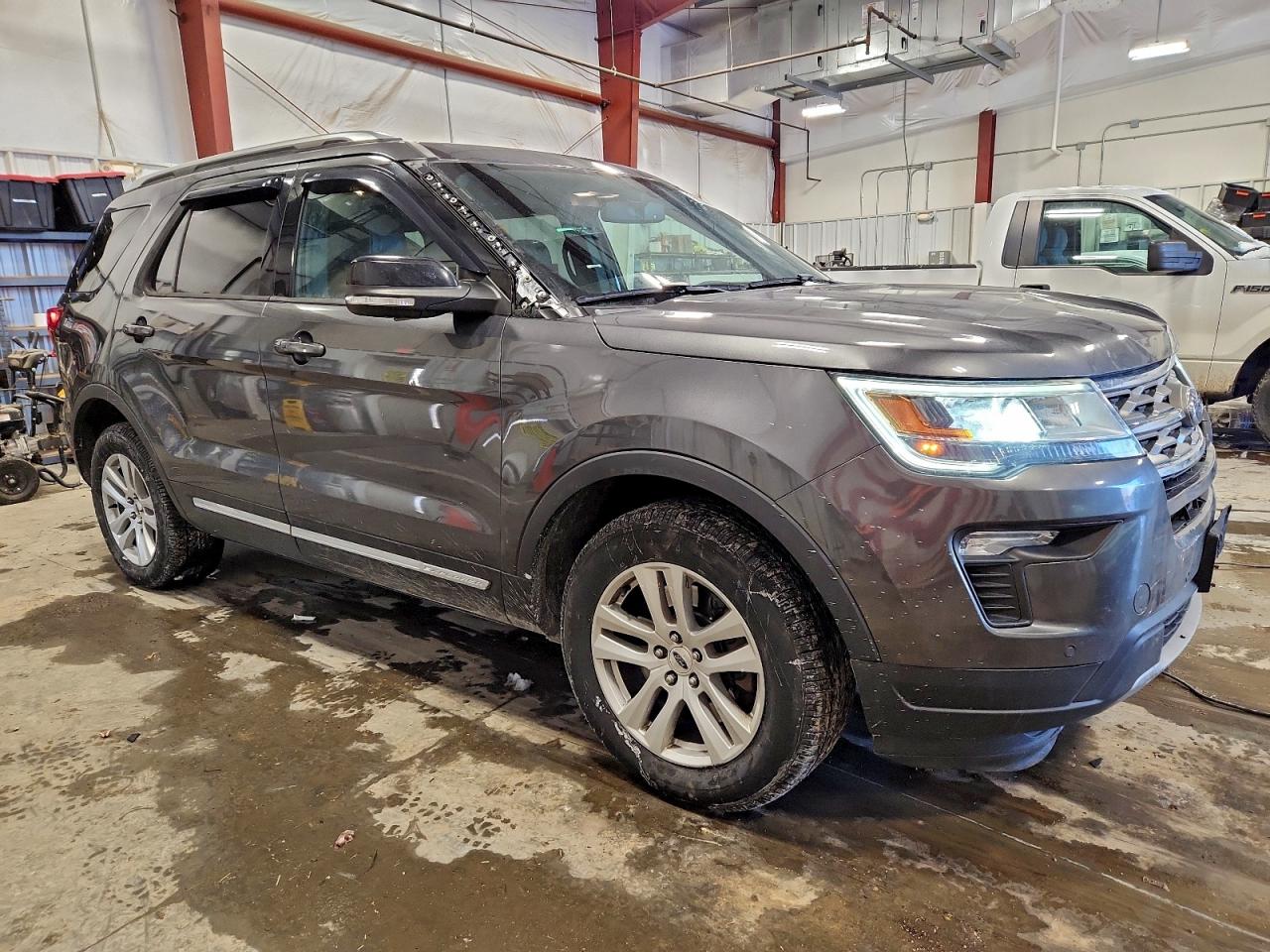 2018 FORD EXPLORER XLT photo 4