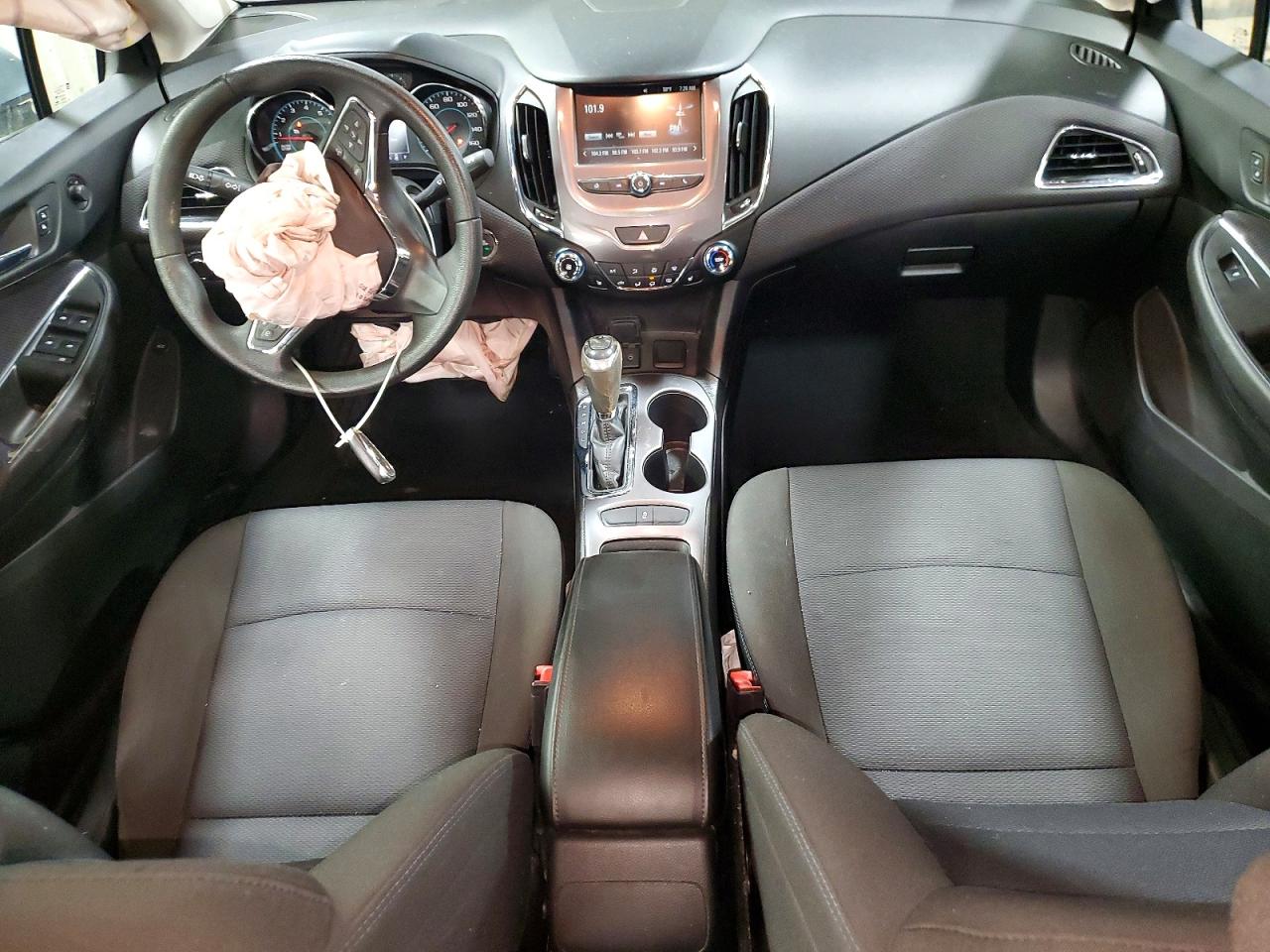 2017 CHEVROLET CRUZE LT photo 8