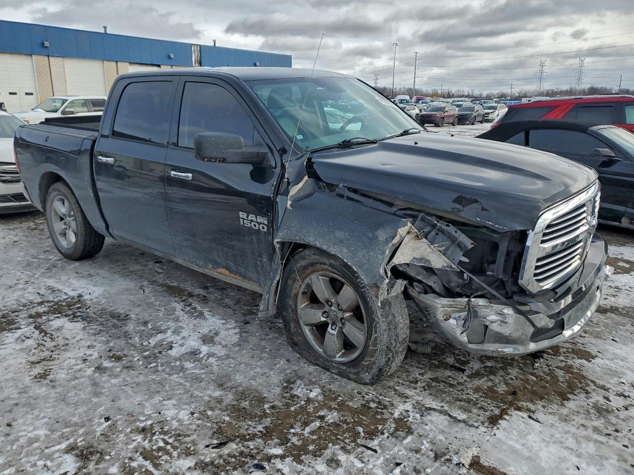 2015 RAM 1500 SLT photo 4
