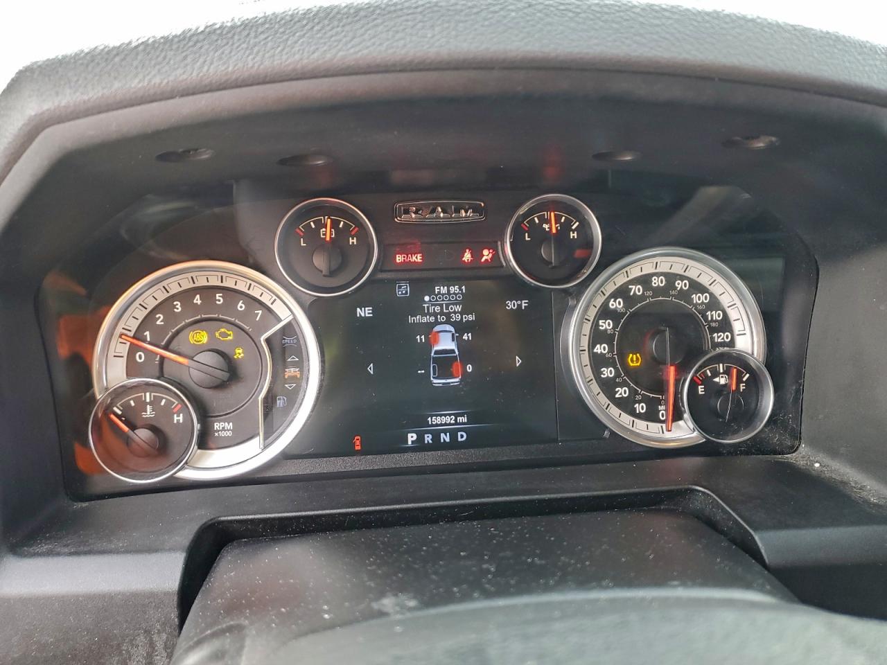 2015 RAM 1500 SLT photo 9