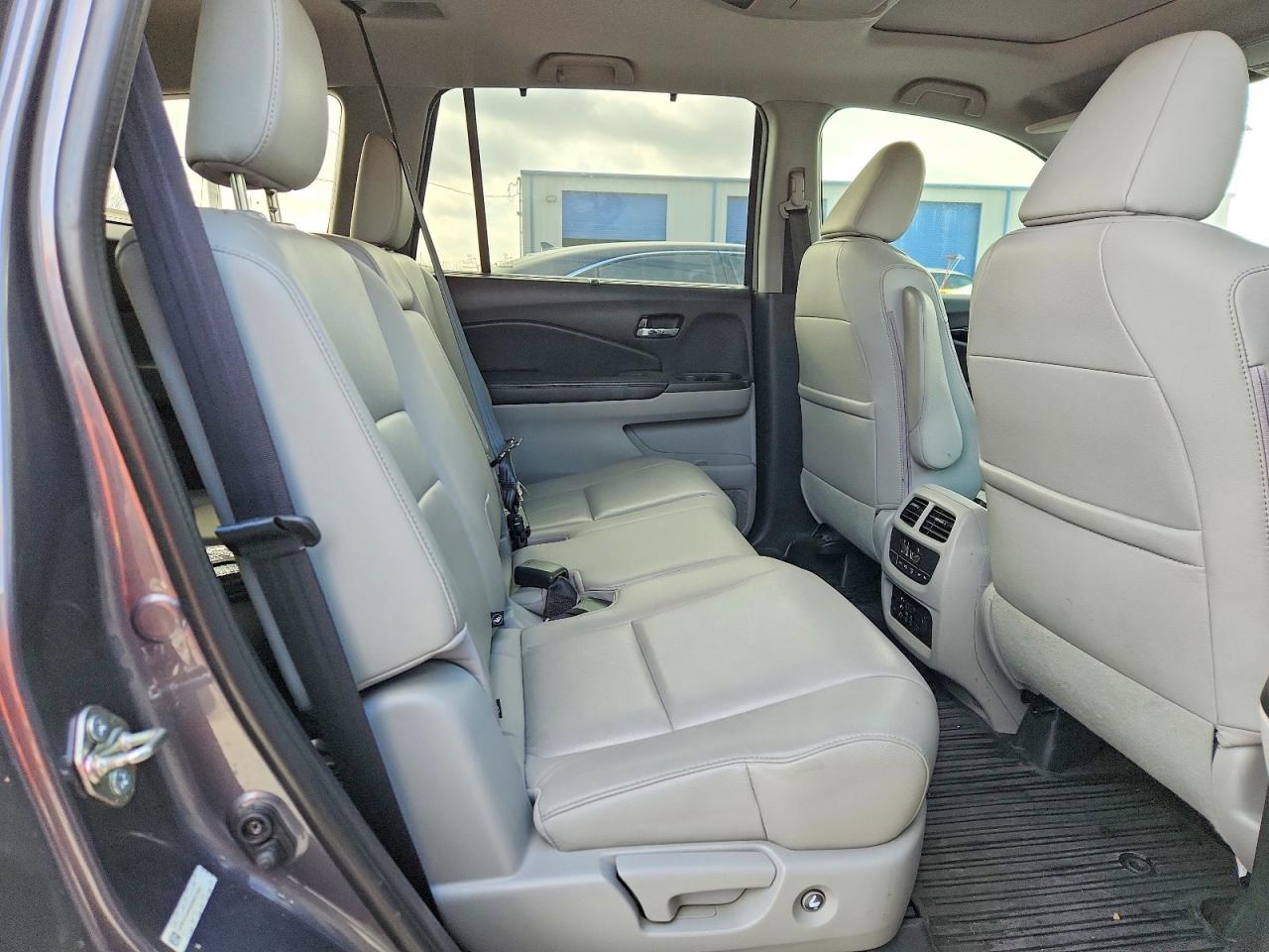 2016 HONDA PILOT TOURING photo 11