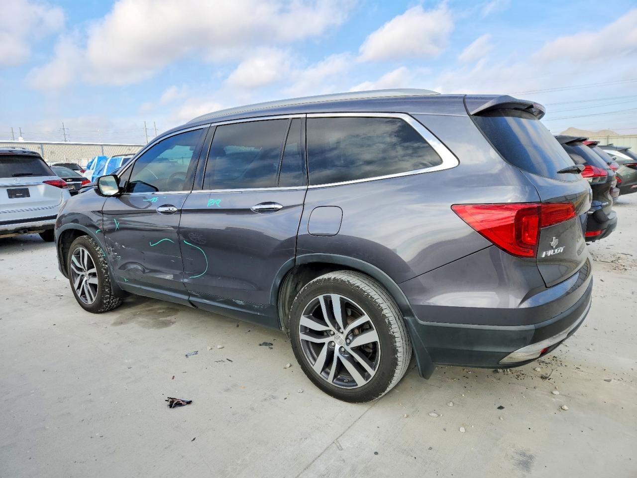2016 HONDA PILOT TOURING photo 2