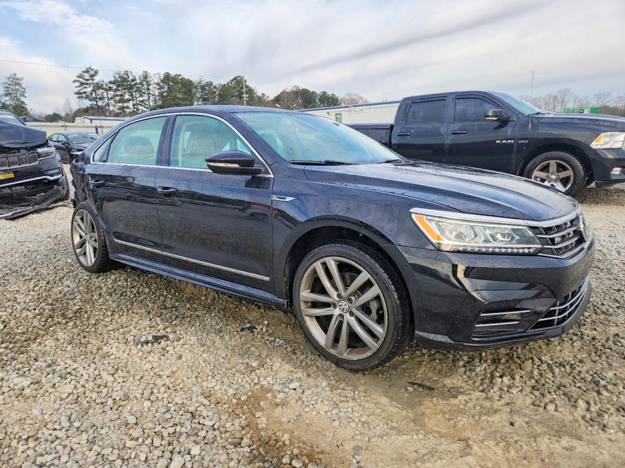 2017 VOLKSWAGEN PASSAT R-LINE photo 4