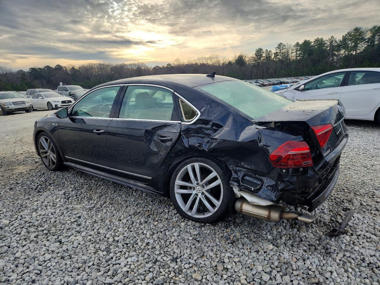 2017 VOLKSWAGEN PASSAT R-LINE photo 2