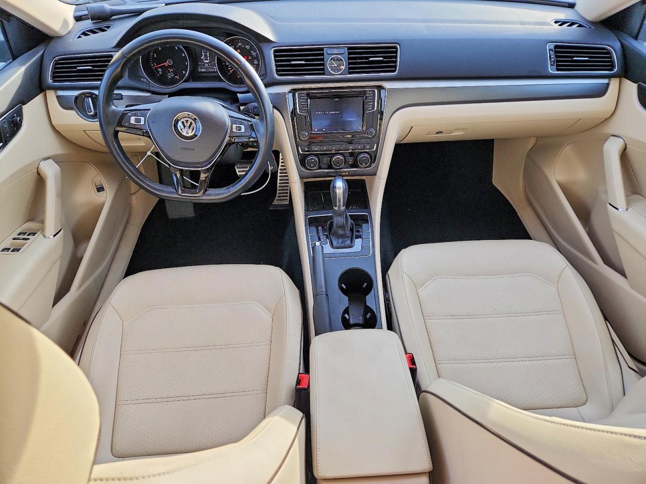 2017 VOLKSWAGEN PASSAT R-LINE photo 8