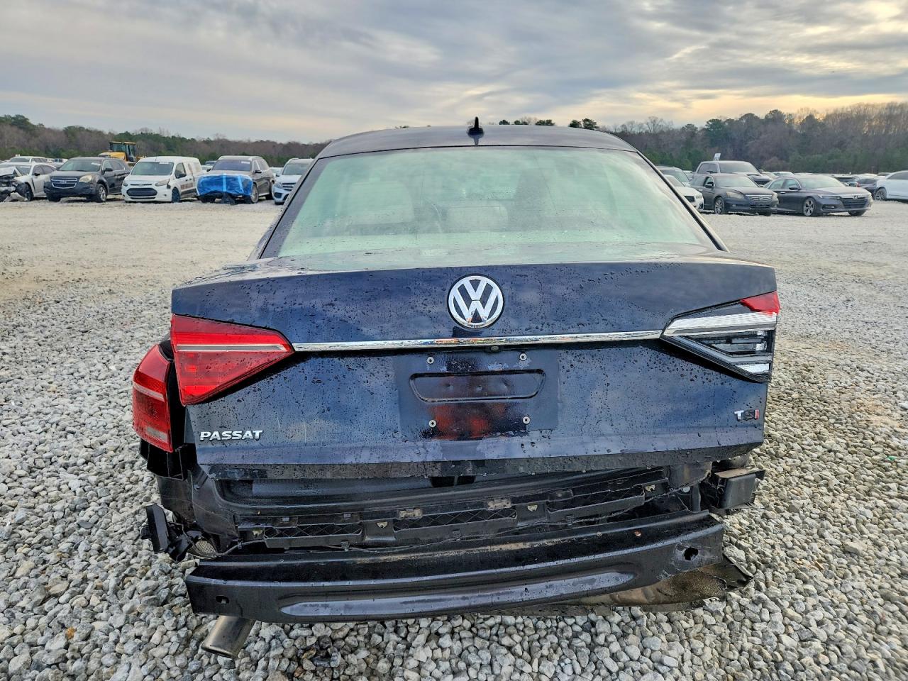 2017 VOLKSWAGEN PASSAT R-LINE photo 6