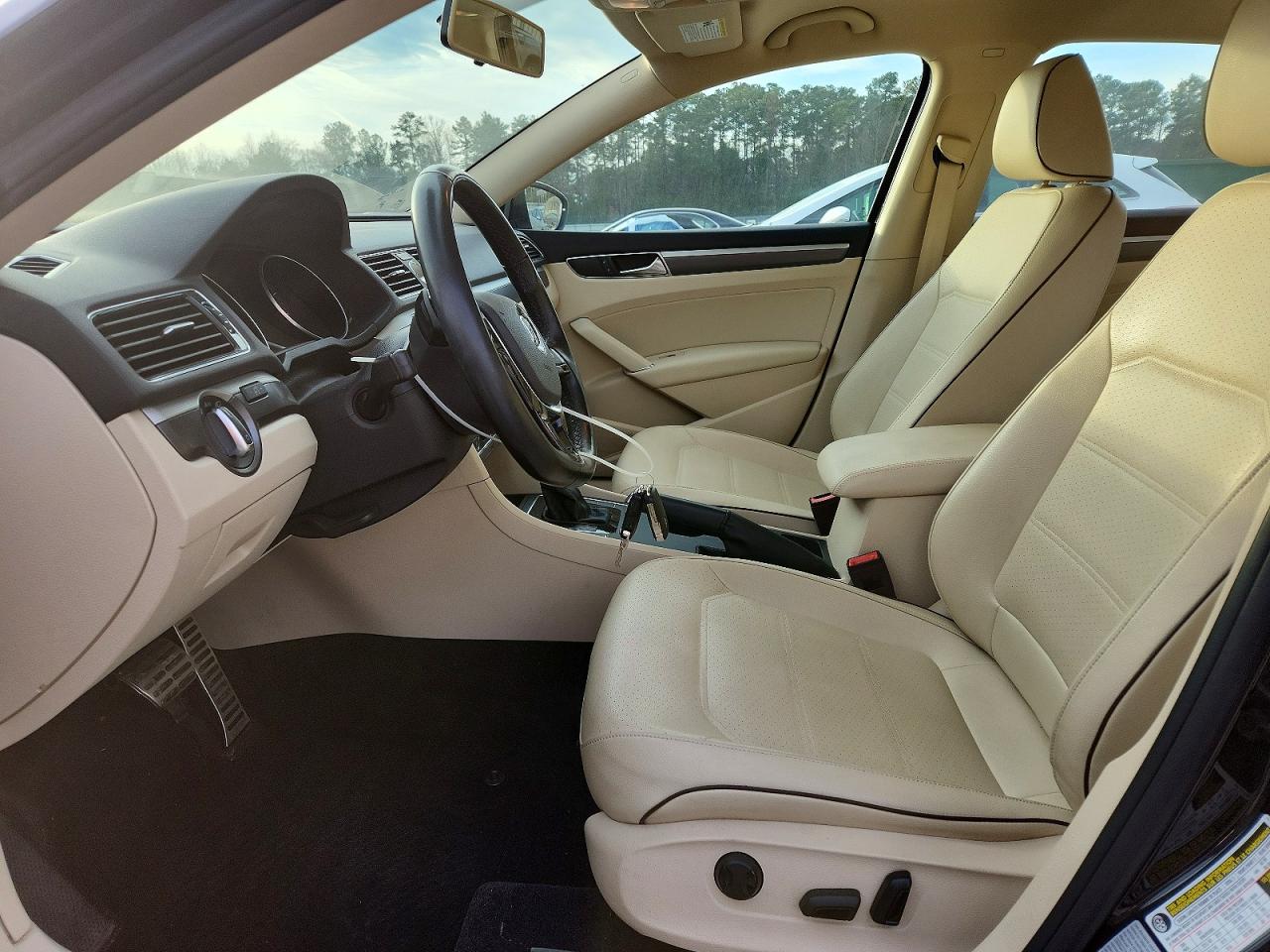 2017 VOLKSWAGEN PASSAT R-LINE photo 7