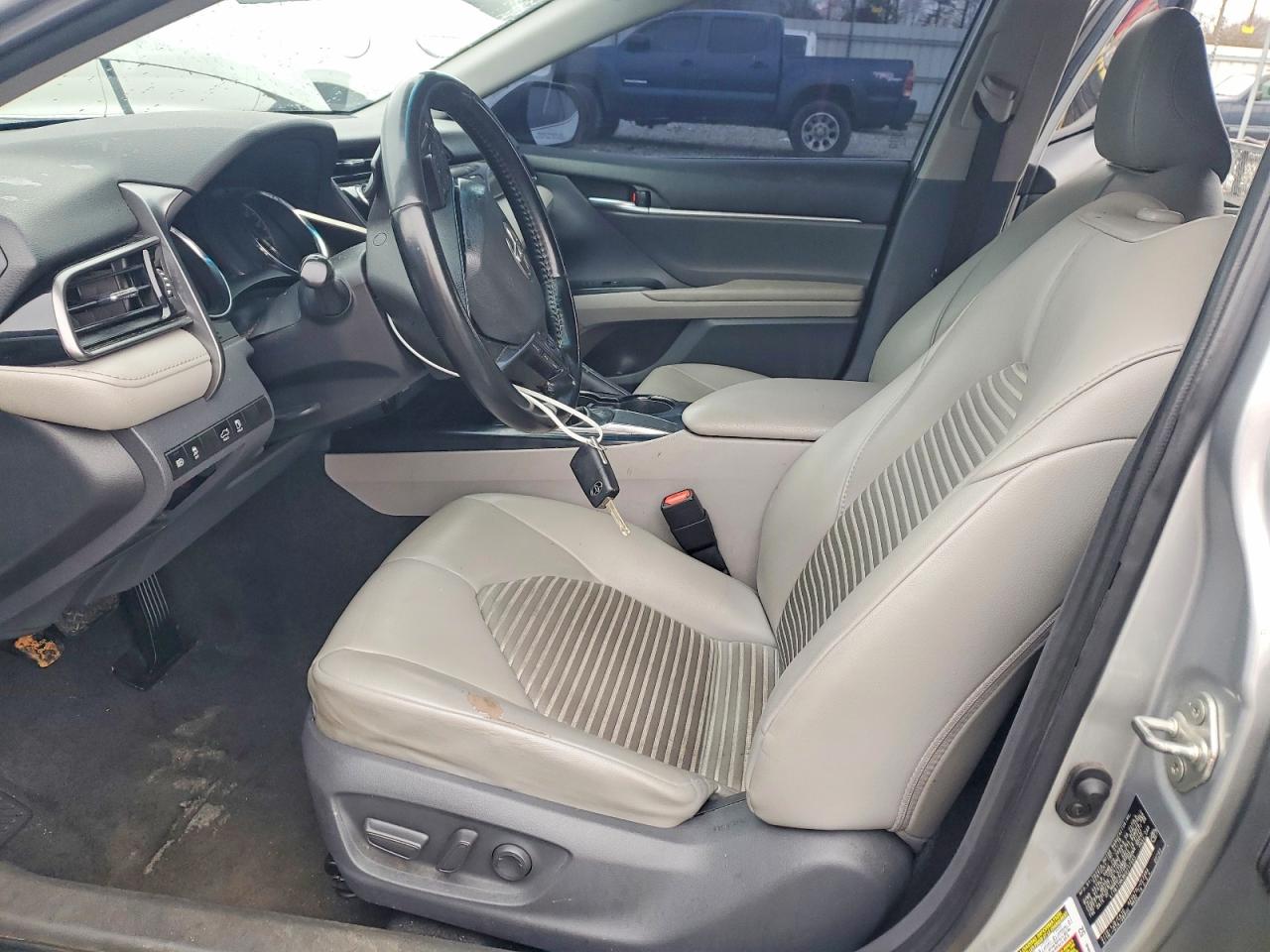 2019 TOYOTA CAMRY L photo 19