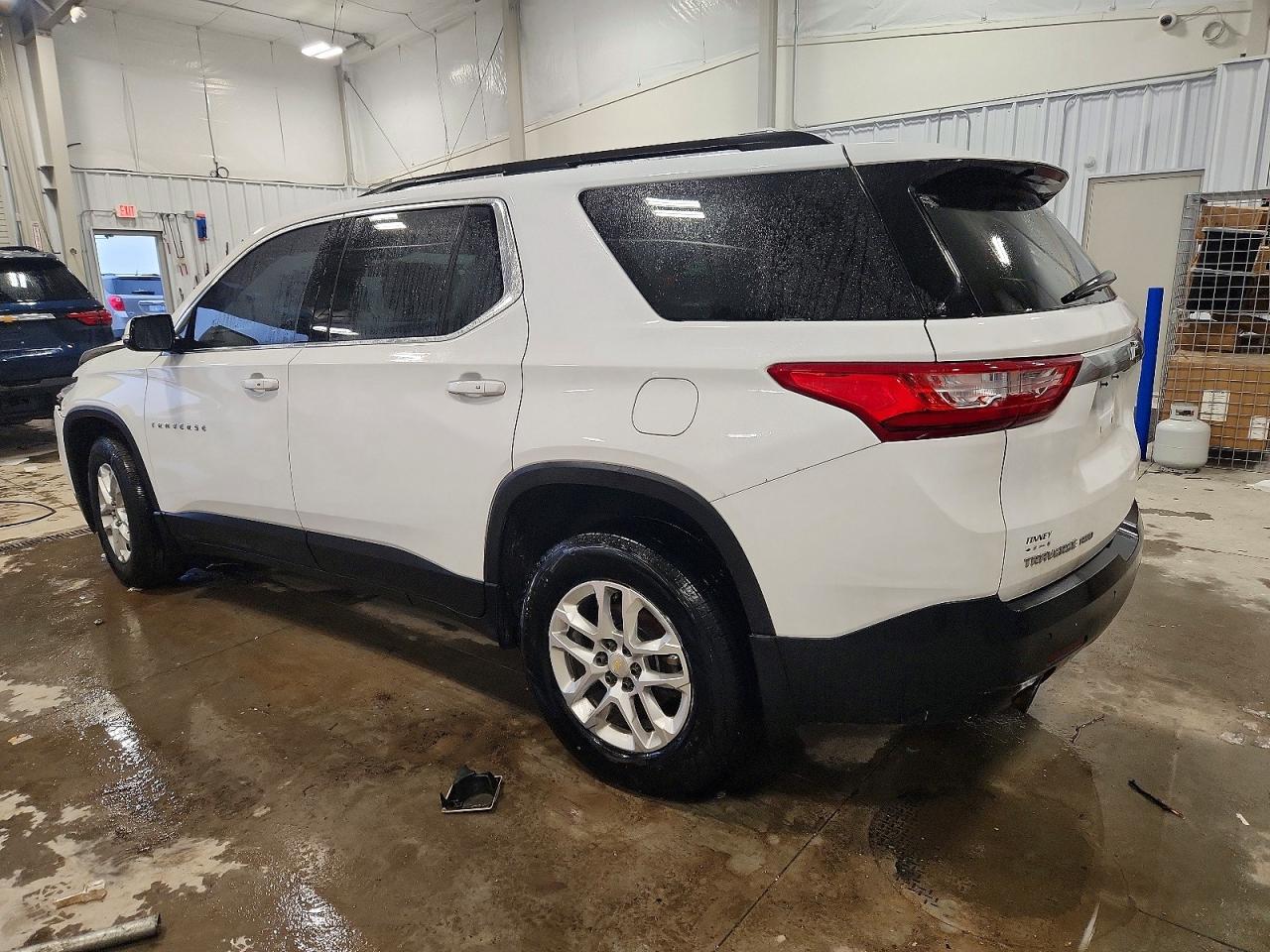 2020 CHEVROLET TRAVERSE LT photo 2