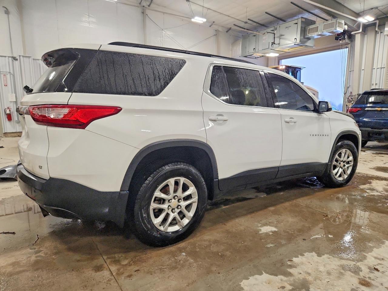 2020 CHEVROLET TRAVERSE LT photo 3