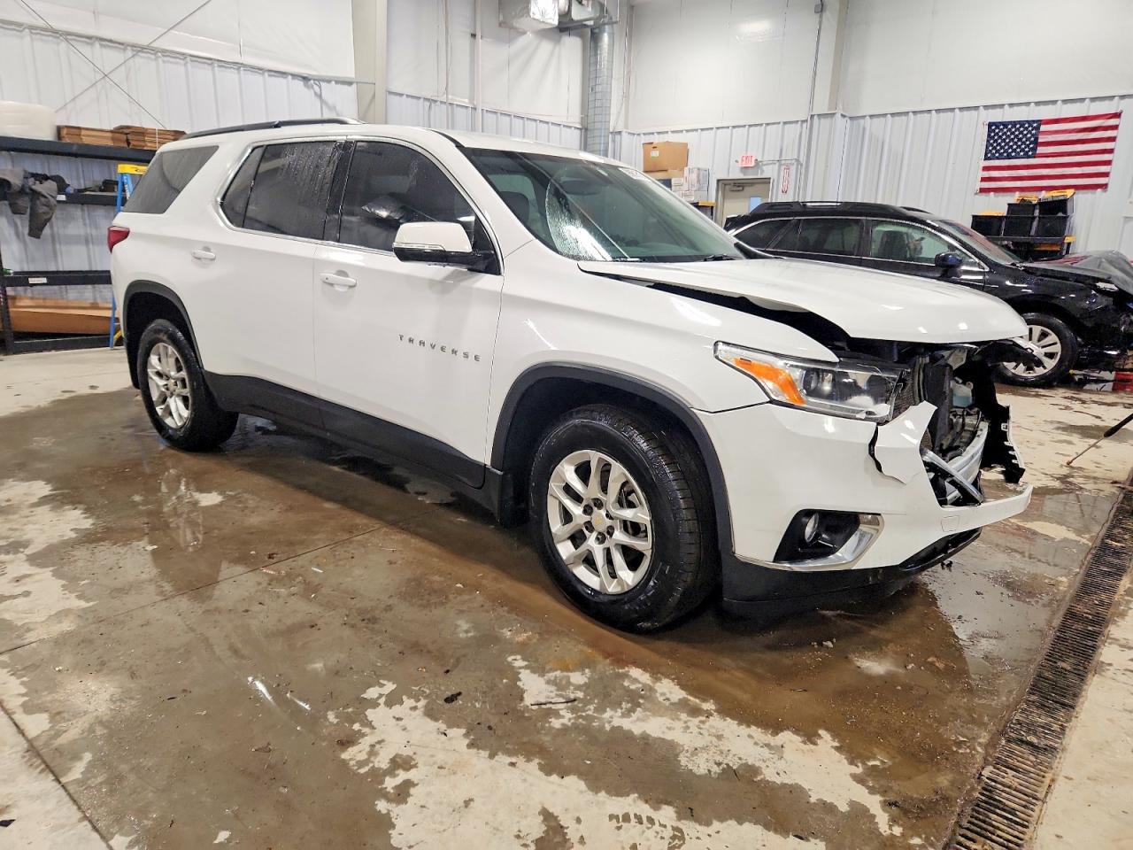 2020 CHEVROLET TRAVERSE LT photo 4