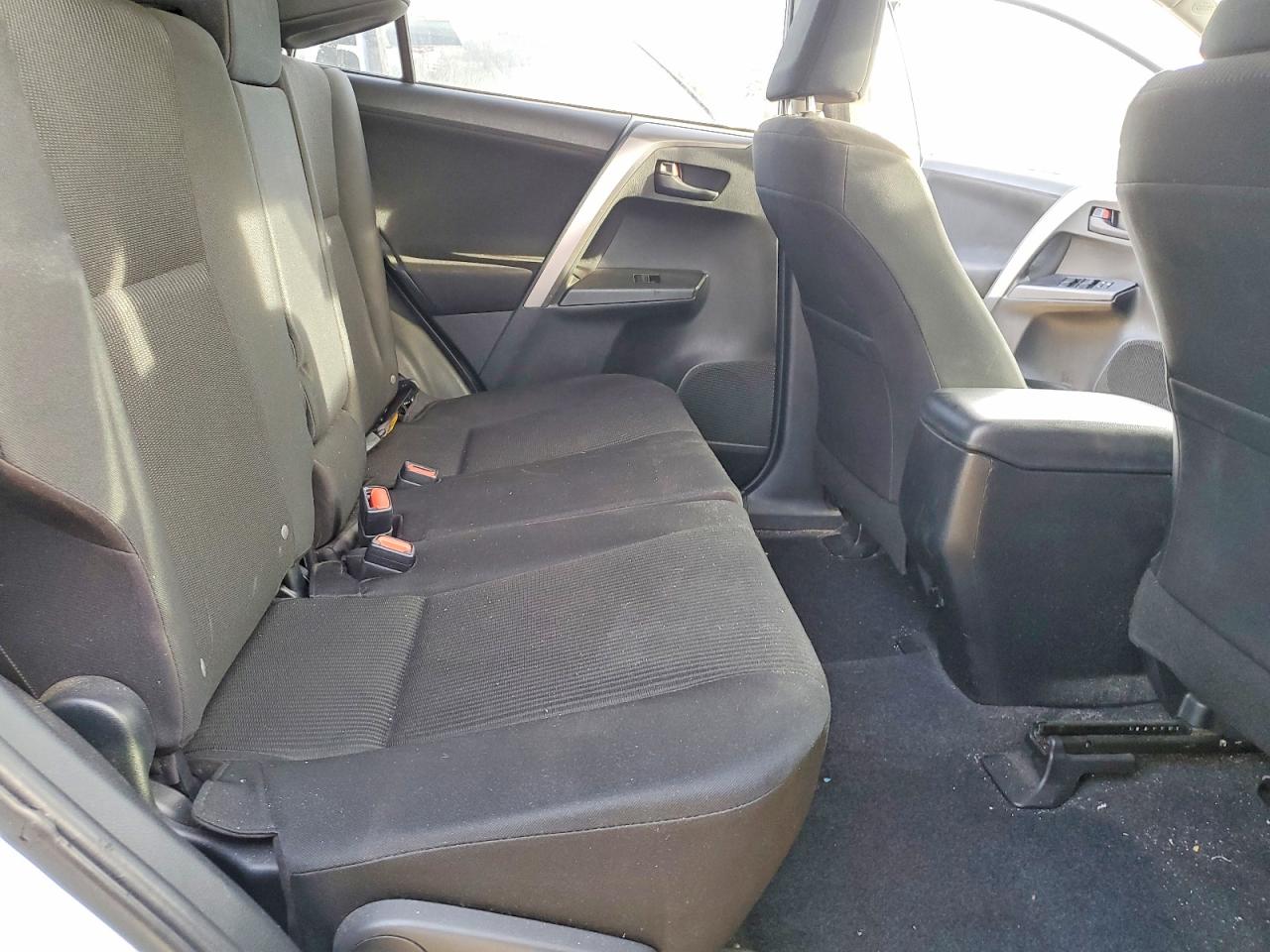 2018 TOYOTA RAV4 photo 31