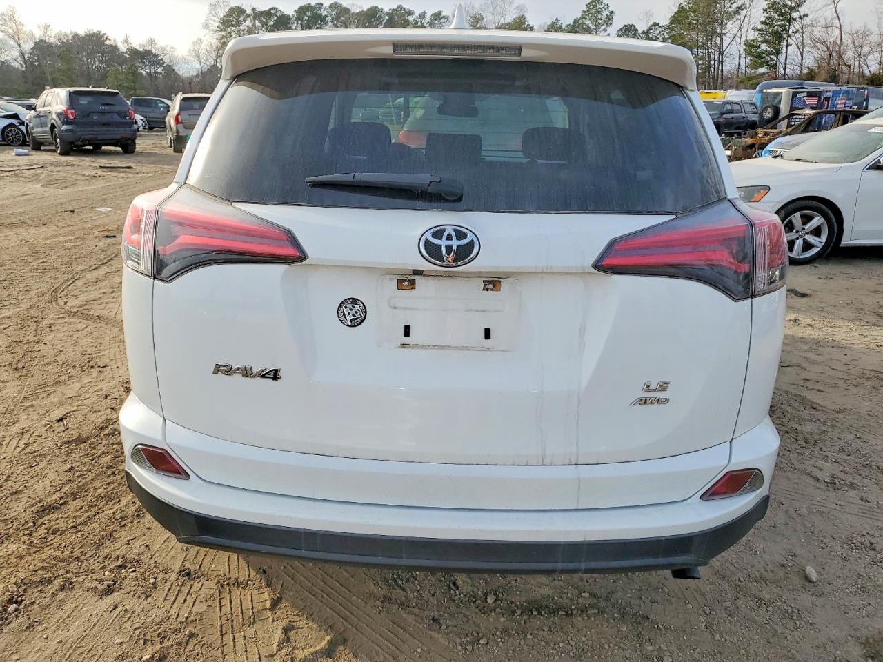 2018 TOYOTA RAV4 photo 16
