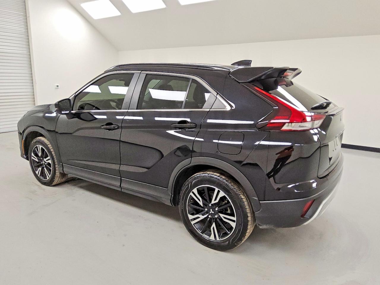 2023 MITSUBISHI ECLIPSE CROSS SE photo 2