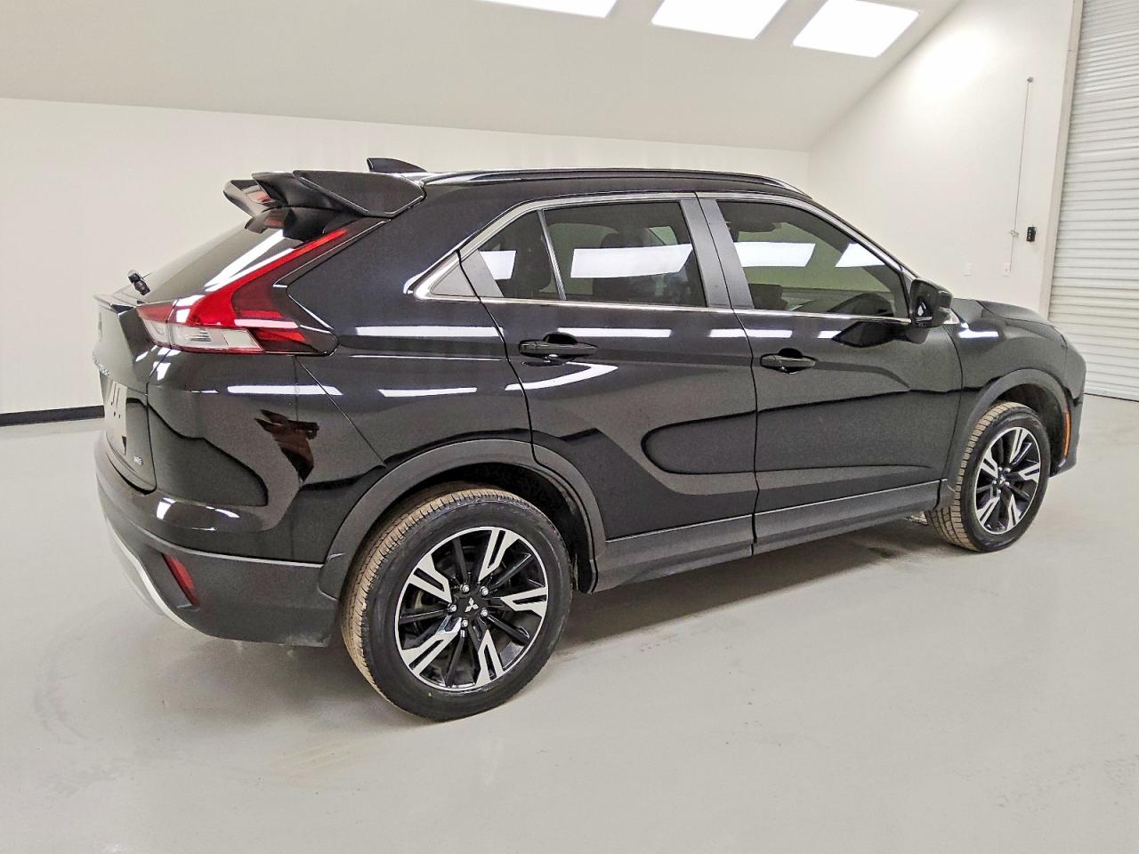 2023 MITSUBISHI ECLIPSE CROSS SE photo 3
