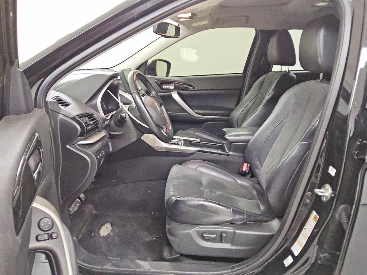 2023 MITSUBISHI ECLIPSE CROSS SE photo 7