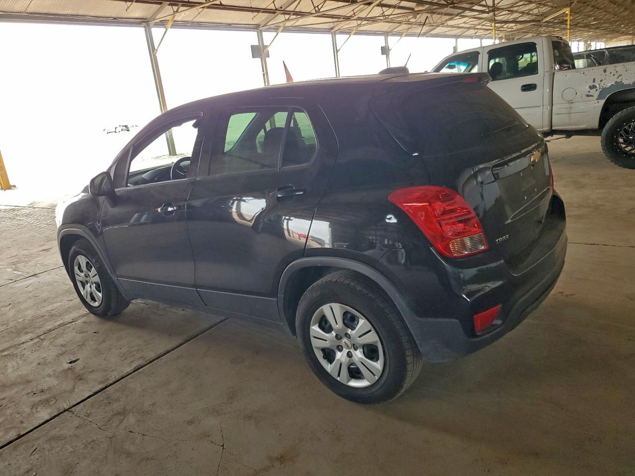 2018 CHEVROLET TRAX LS photo 3