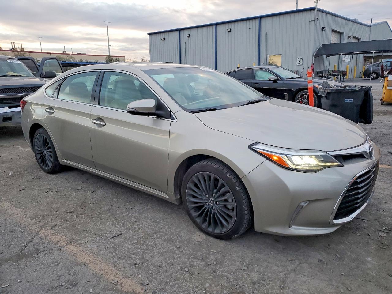 2016 TOYOTA AVALON XLE photo 7