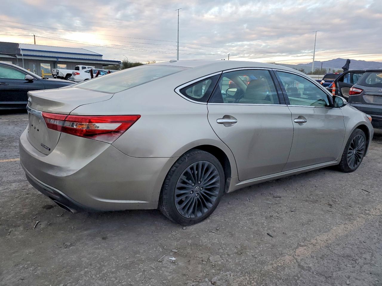 2016 TOYOTA AVALON XLE photo 5