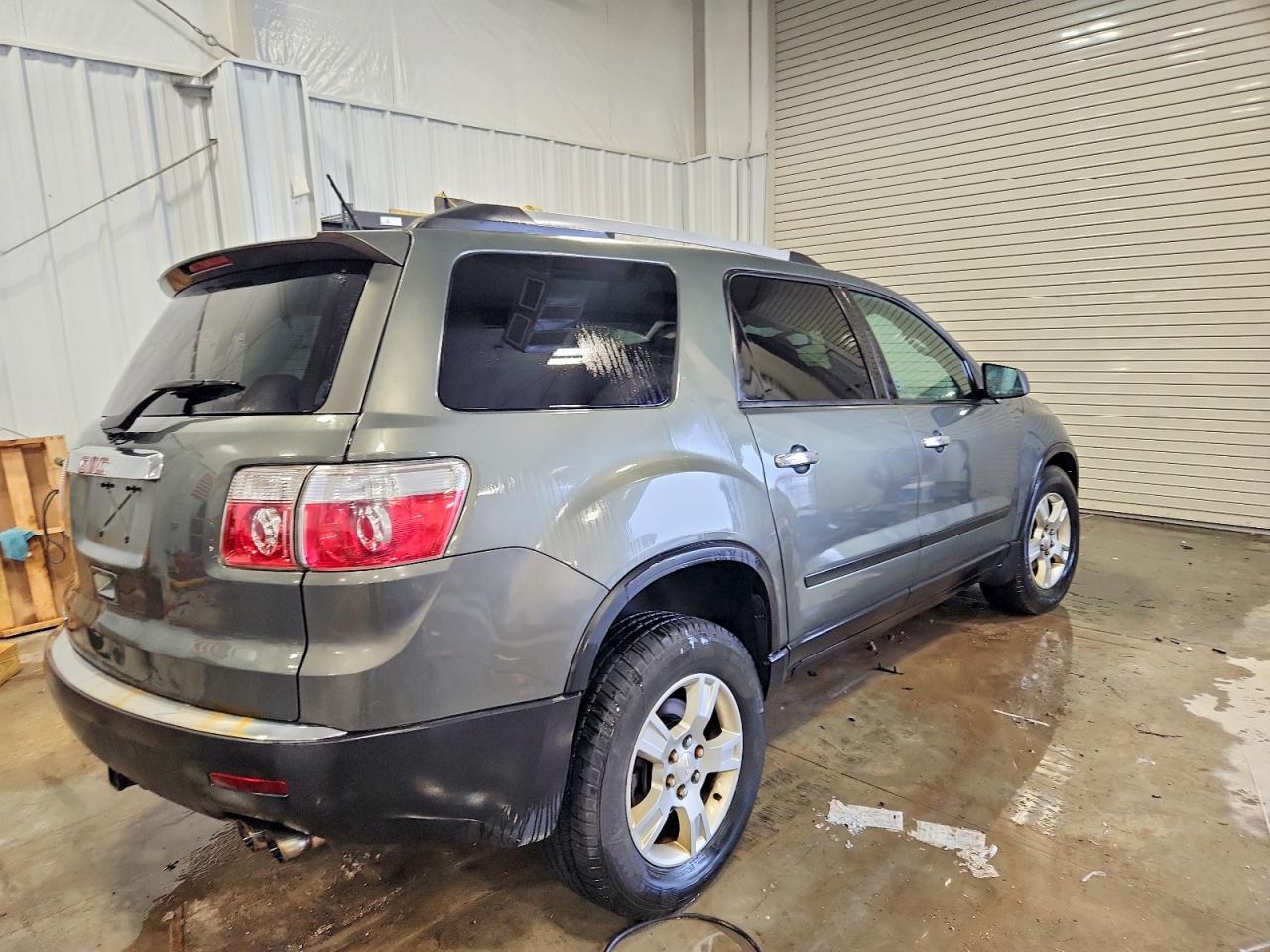 2011 GMC ACADIA SLE photo 3