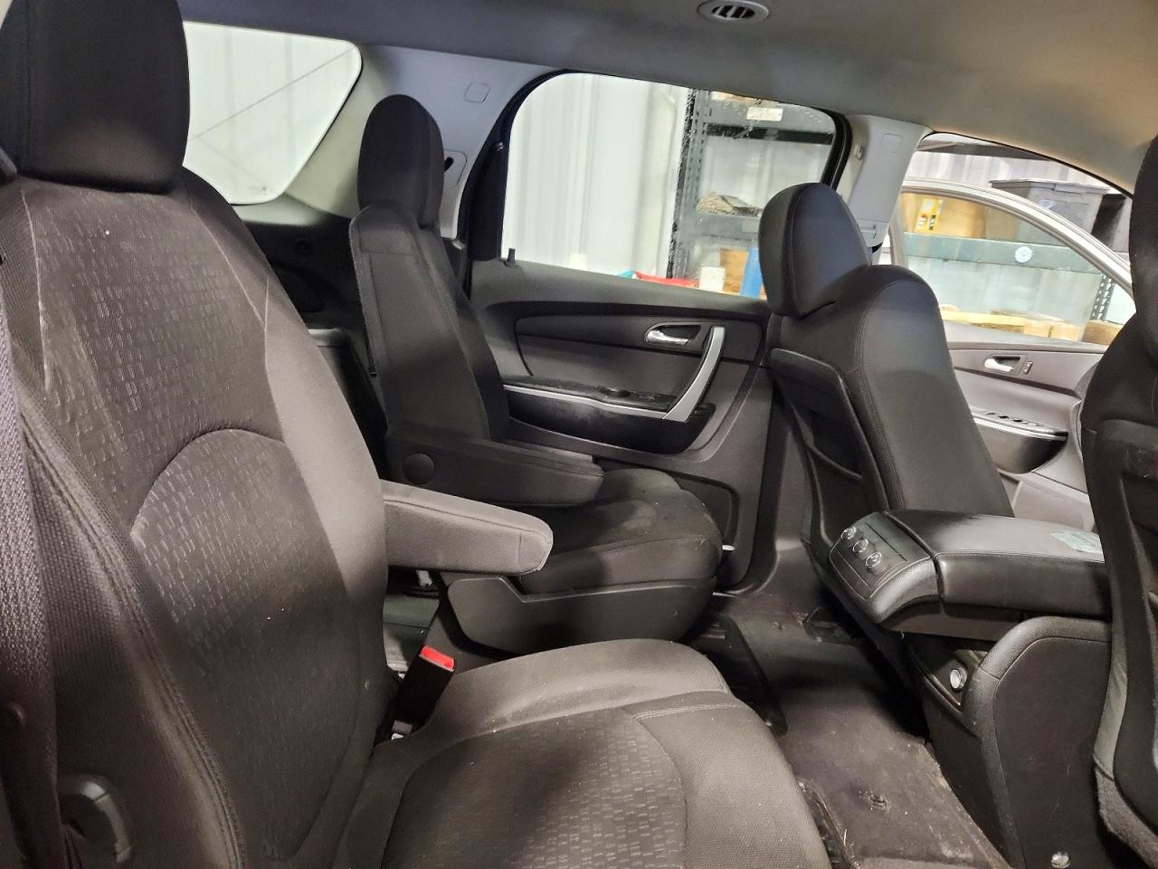 2011 GMC ACADIA SLE photo 11