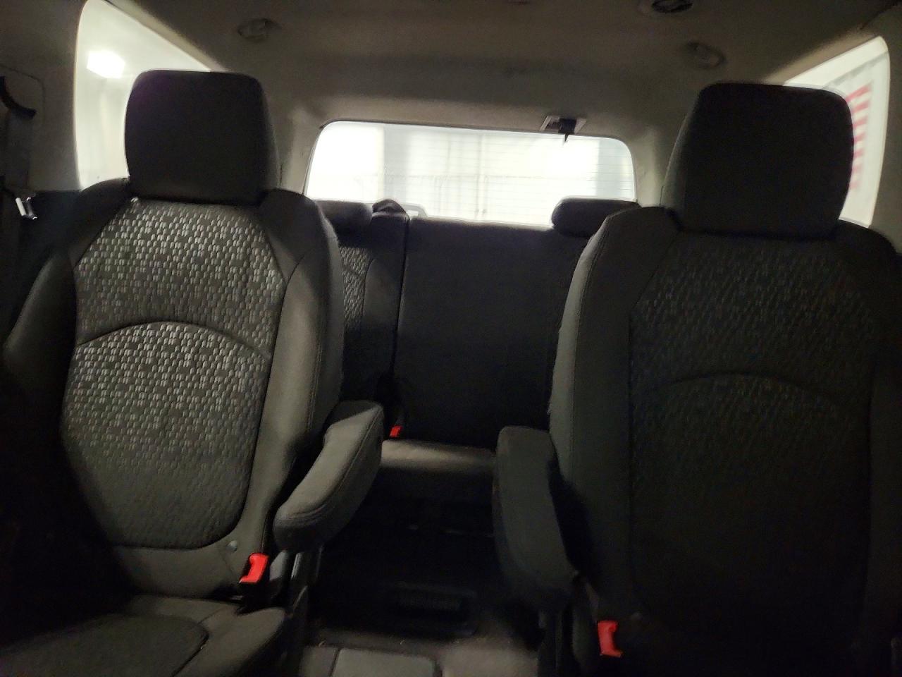 2011 GMC ACADIA SLE photo 10