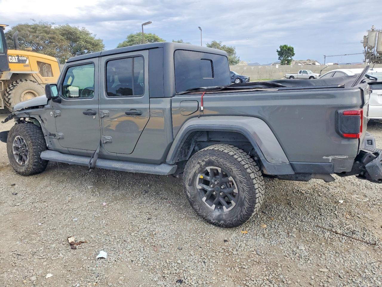 2021 JEEP GLADIATOR SPORT photo 2