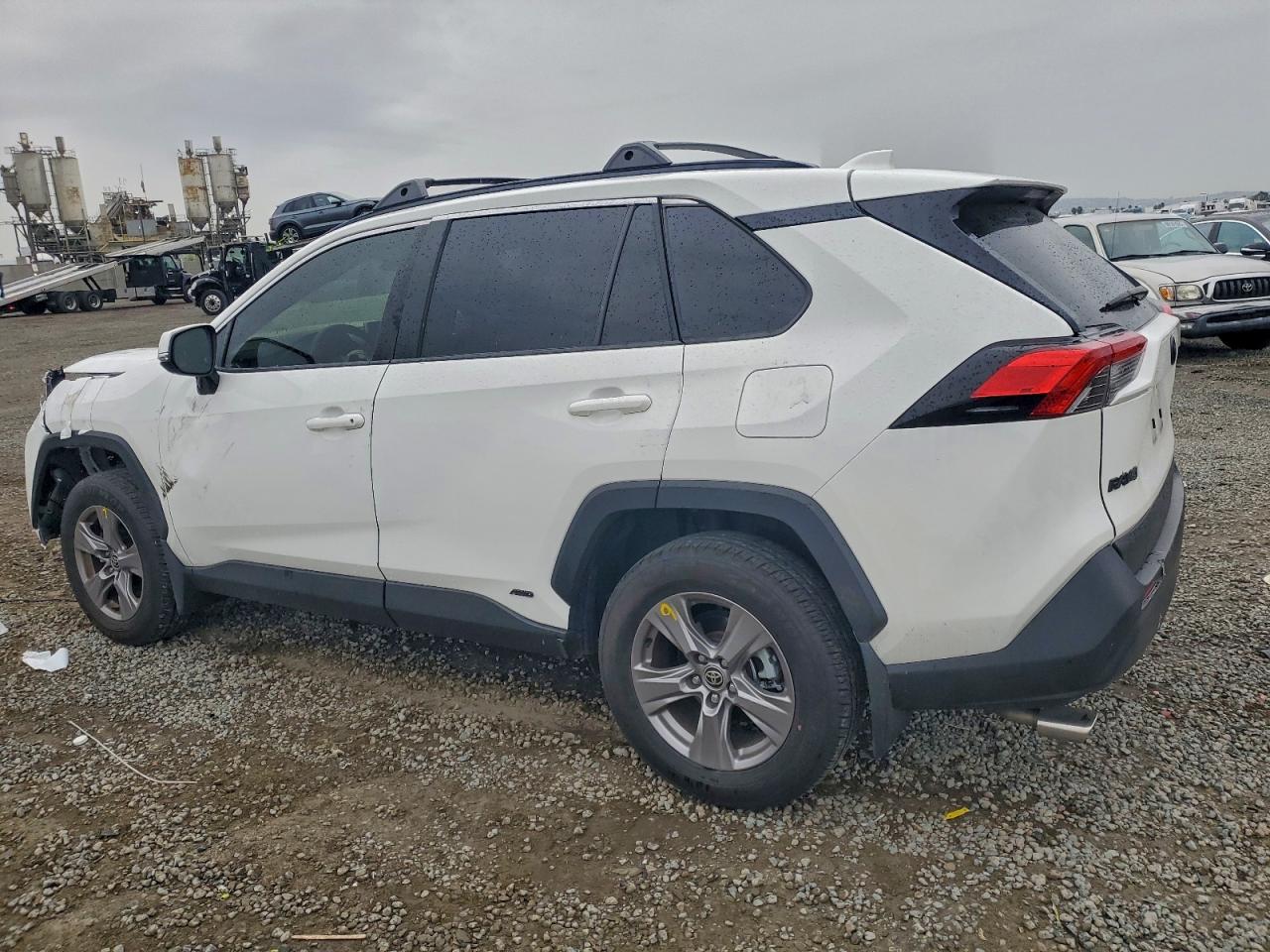 2024 TOYOTA RAV4 XLE photo 2