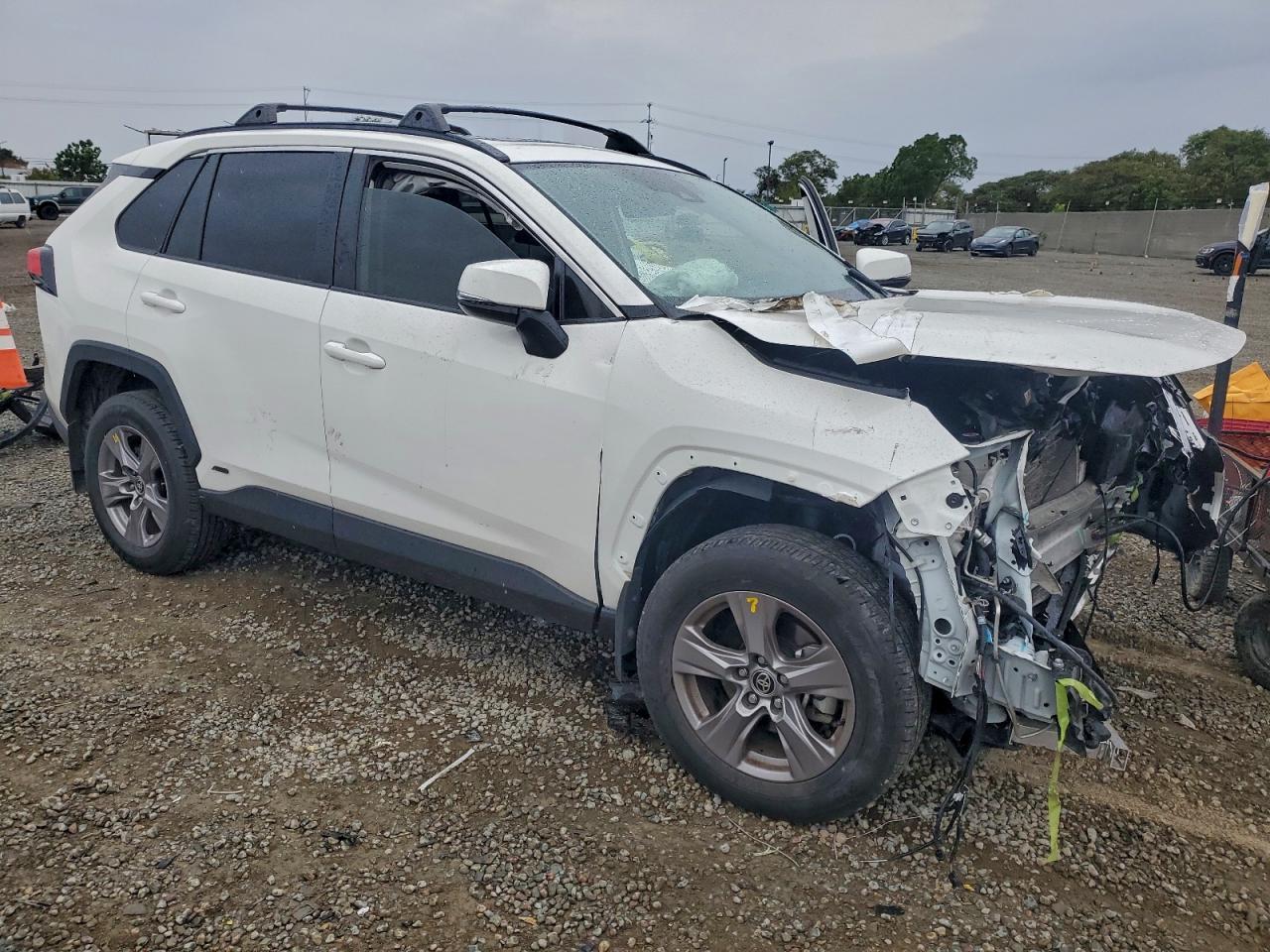 2024 TOYOTA RAV4 XLE photo 4