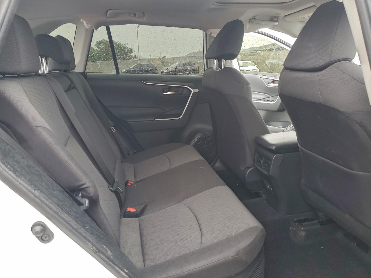 2024 TOYOTA RAV4 XLE photo 11