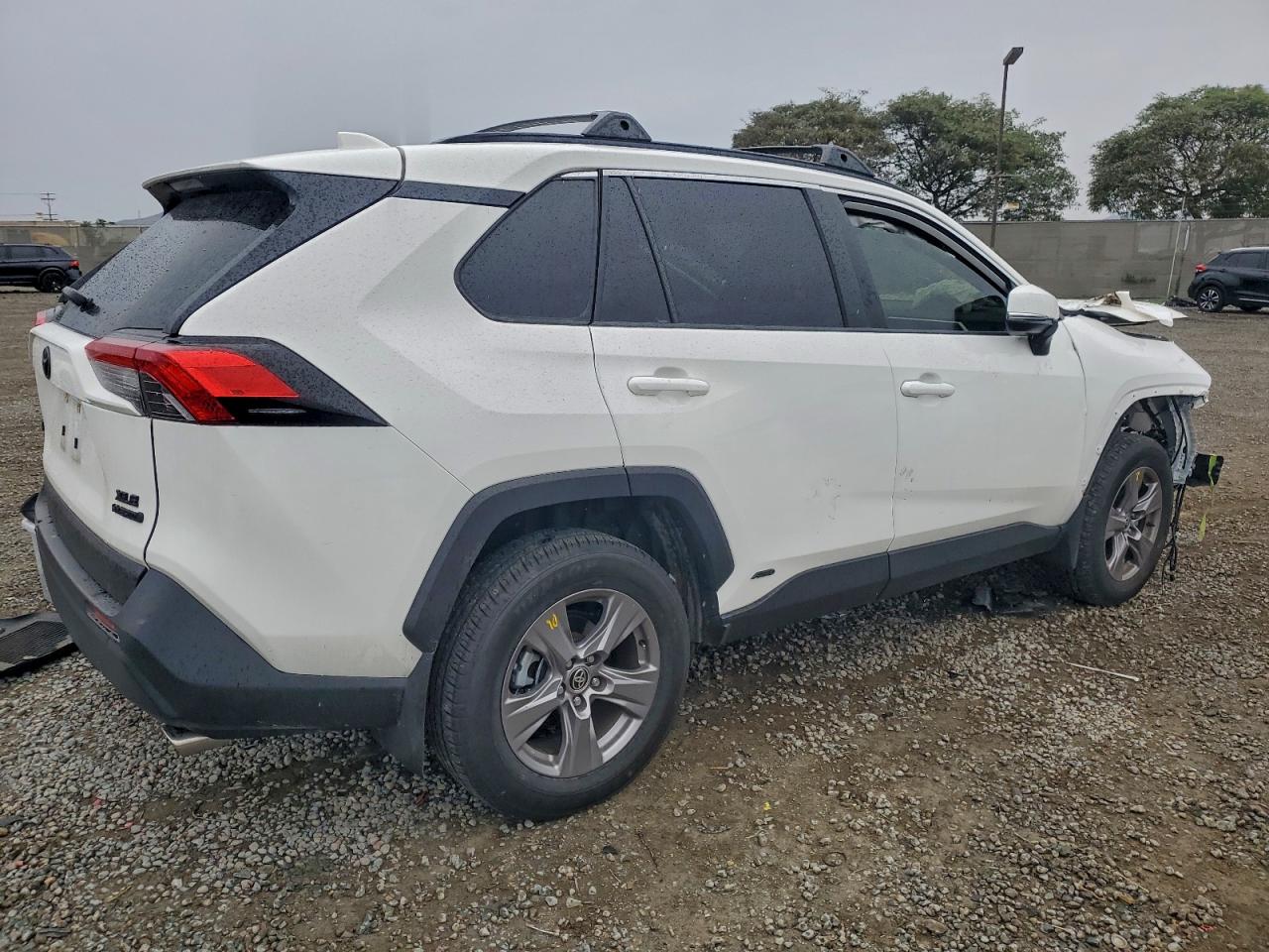 2024 TOYOTA RAV4 XLE photo 3