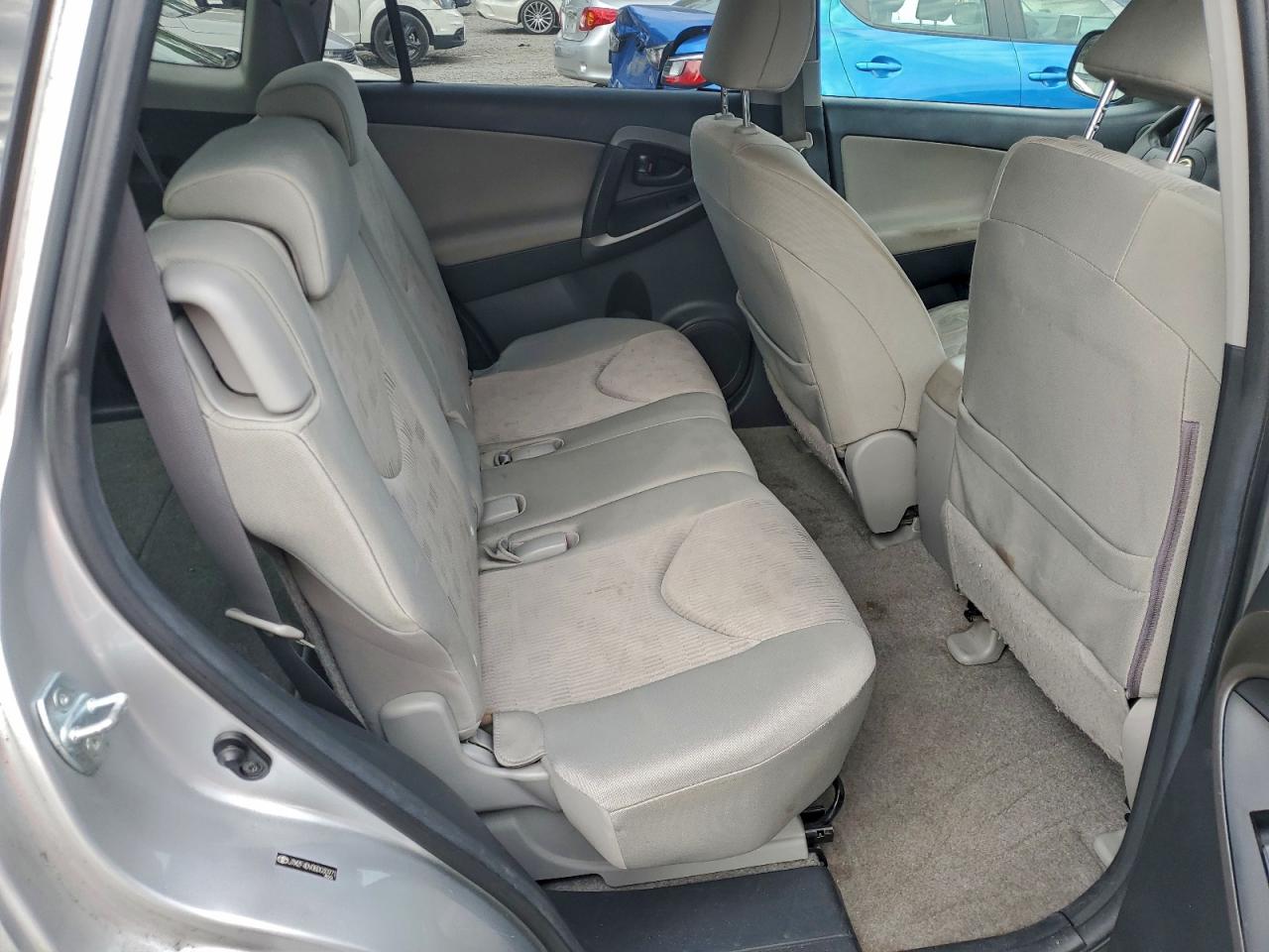 2011 TOYOTA RAV4 photo 11