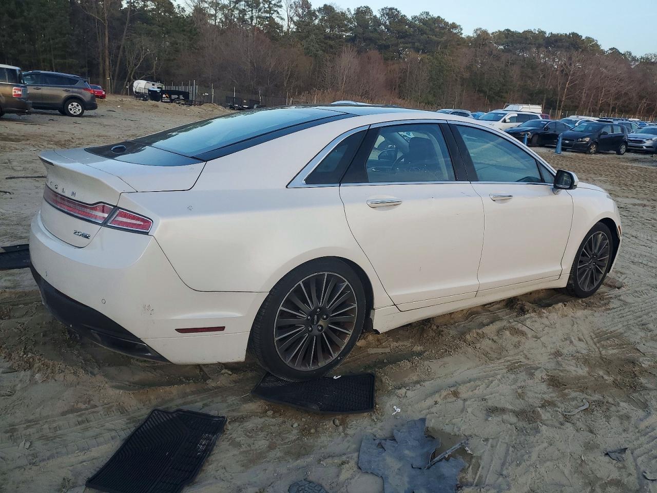 2015 LINCOLN MKZ photo 3