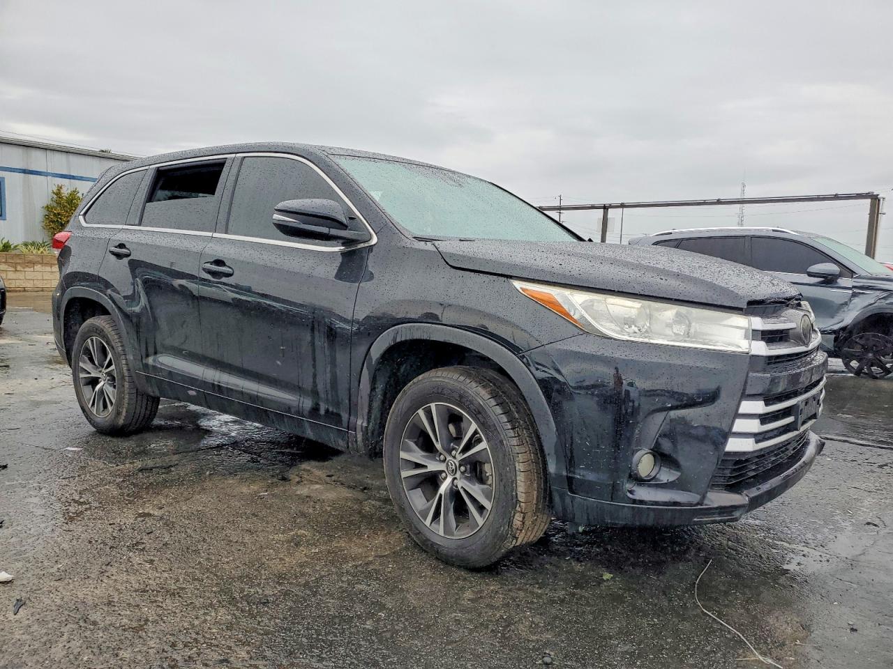 2018 TOYOTA HIGHLANDER LE photo 4