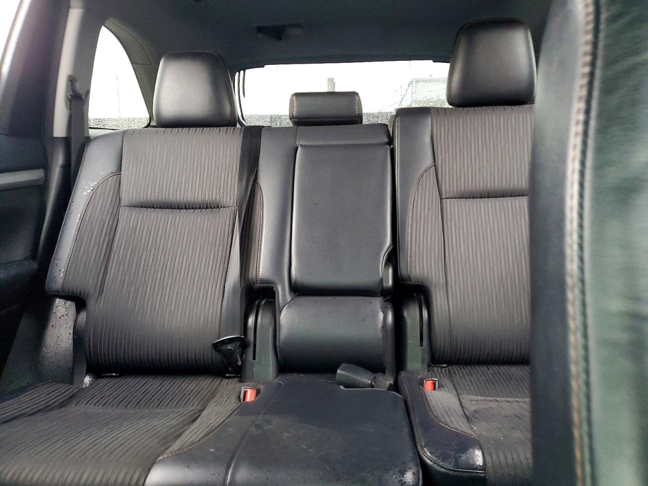 2018 TOYOTA HIGHLANDER LE photo 10