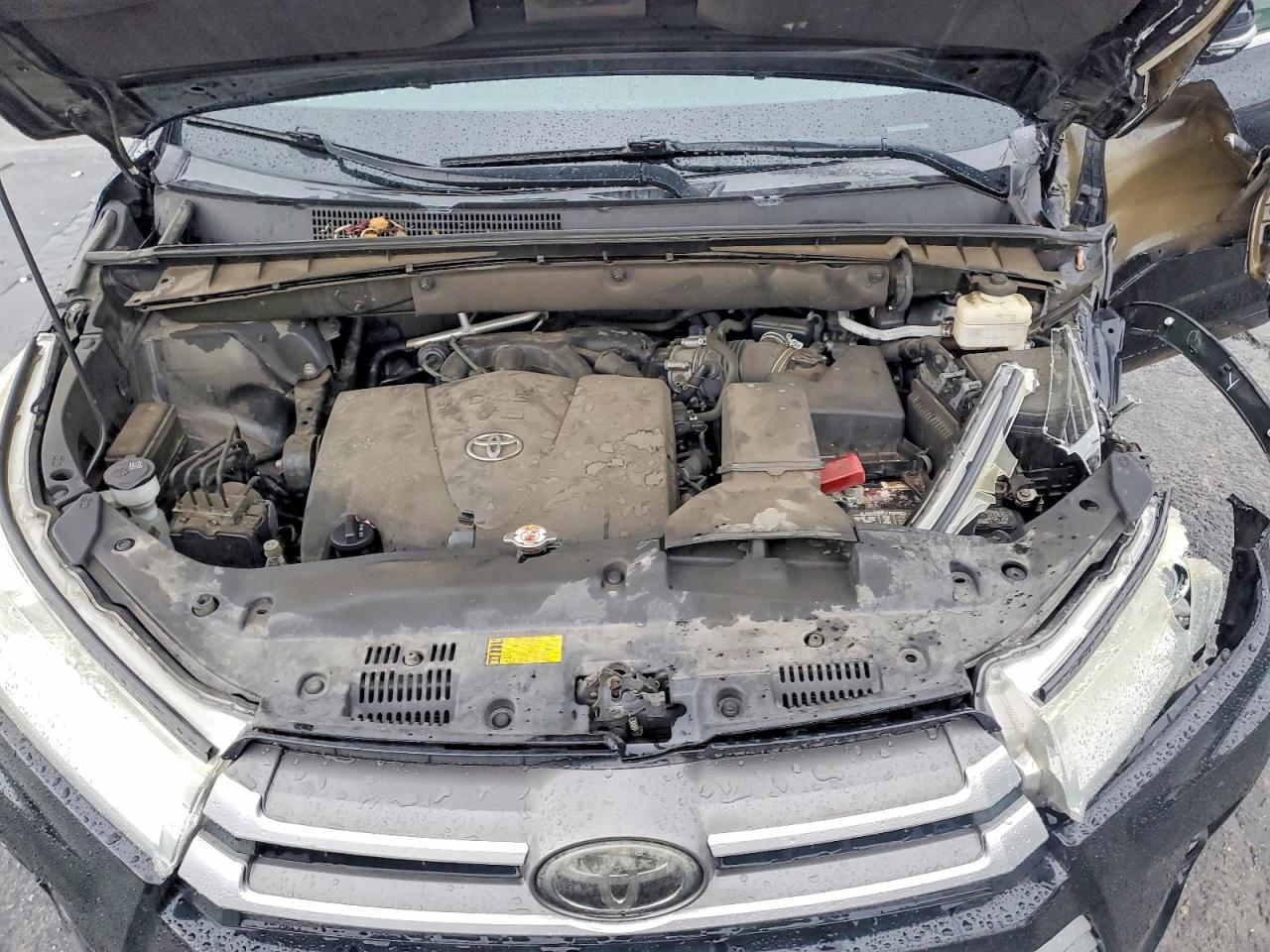 2018 TOYOTA HIGHLANDER LE photo 12