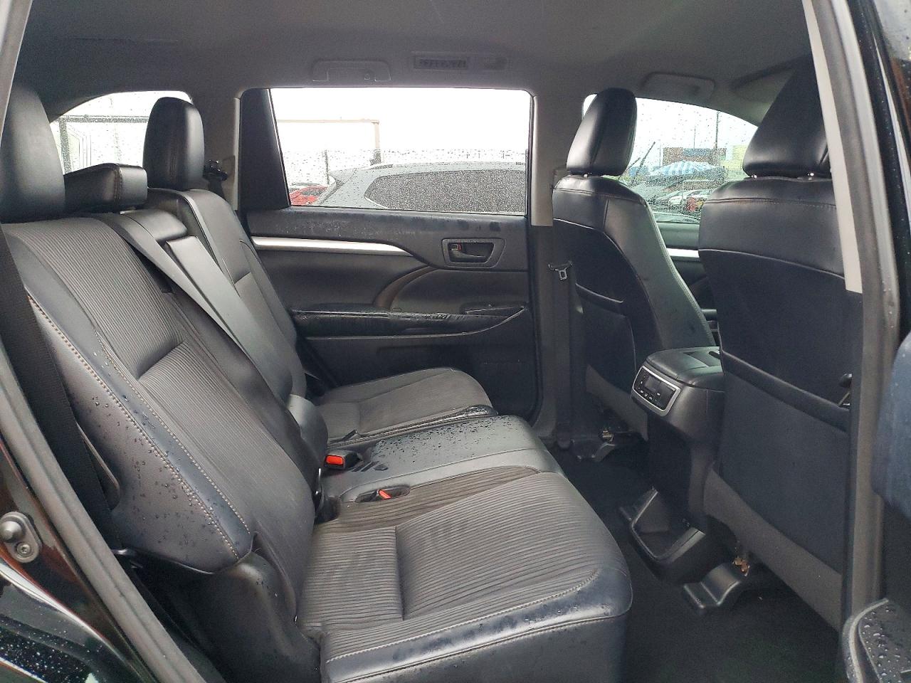 2018 TOYOTA HIGHLANDER LE photo 11