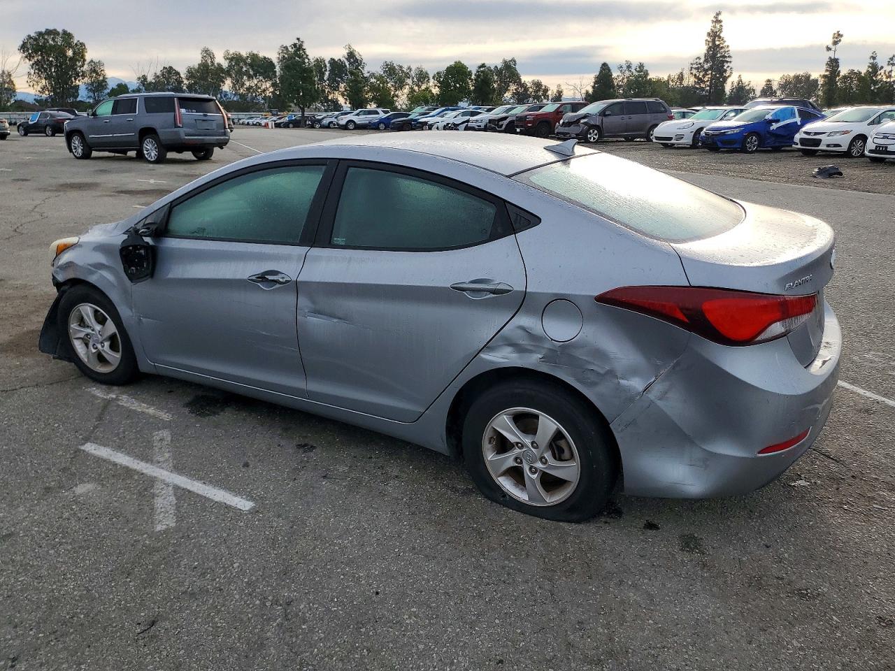 2015 HYUNDAI ELANTRA SE photo 2