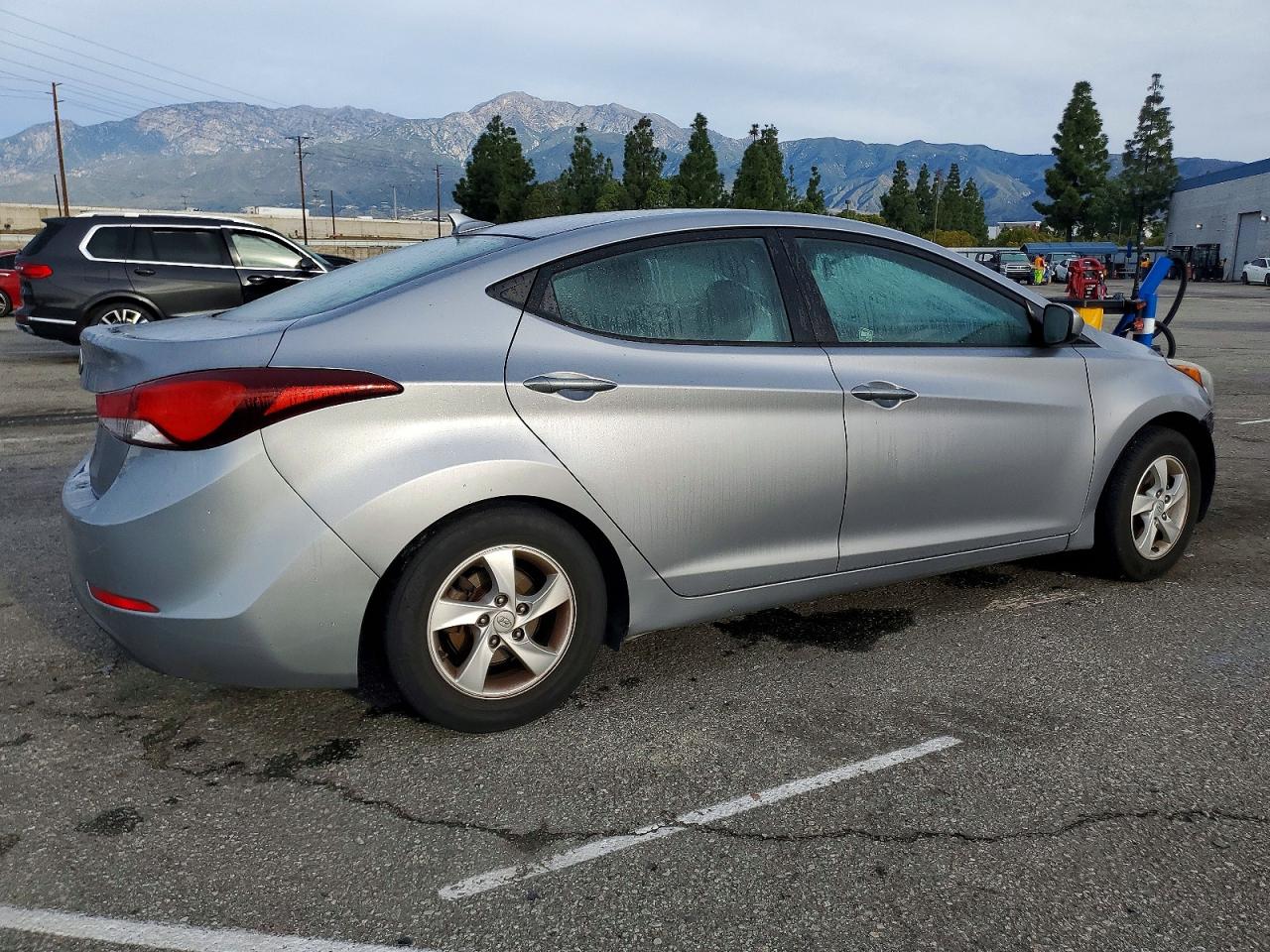 2015 HYUNDAI ELANTRA SE photo 3