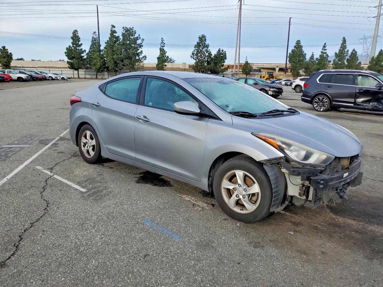 2015 HYUNDAI ELANTRA SE photo 4