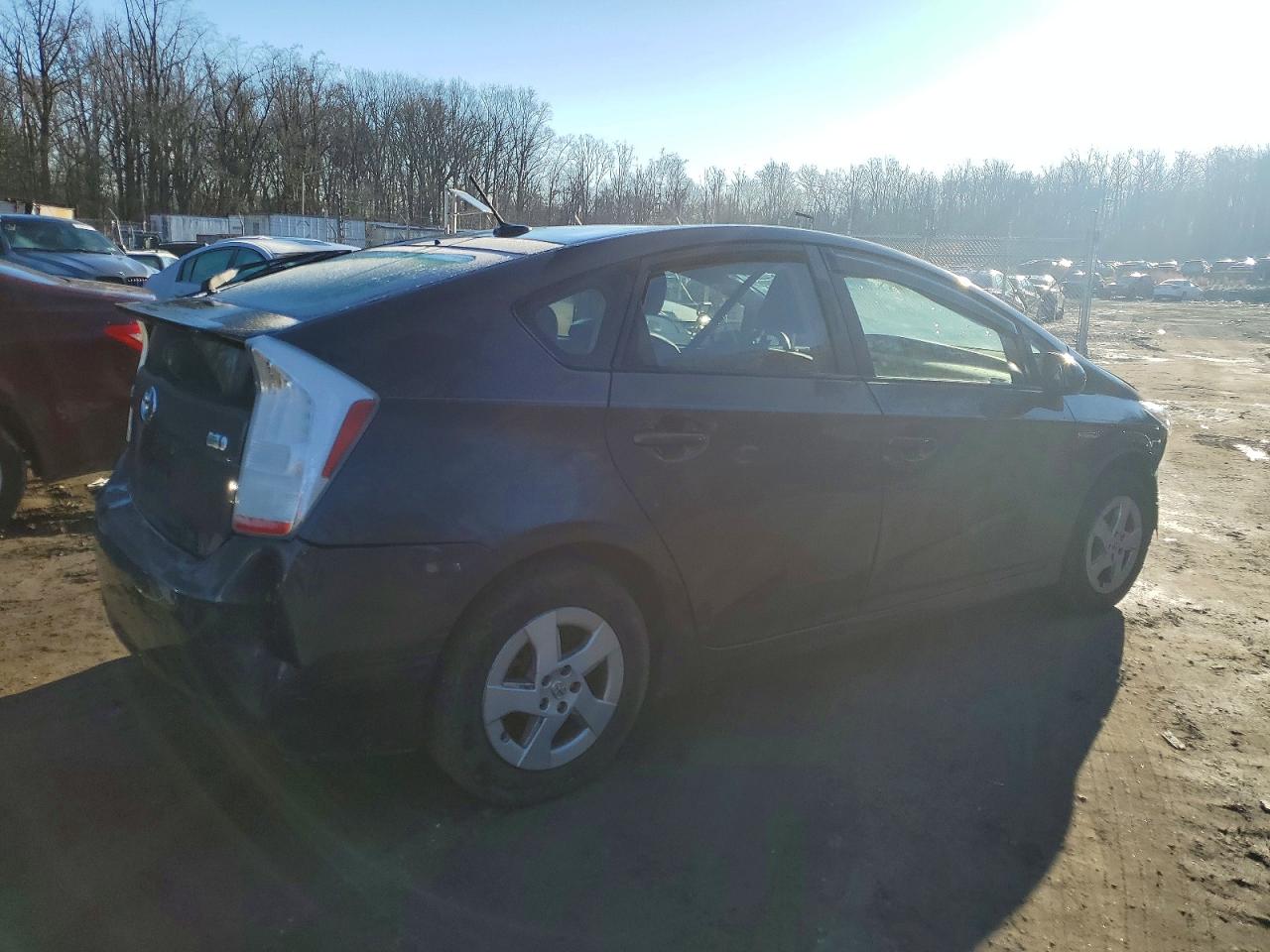 2011 TOYOTA PRIUS photo 3
